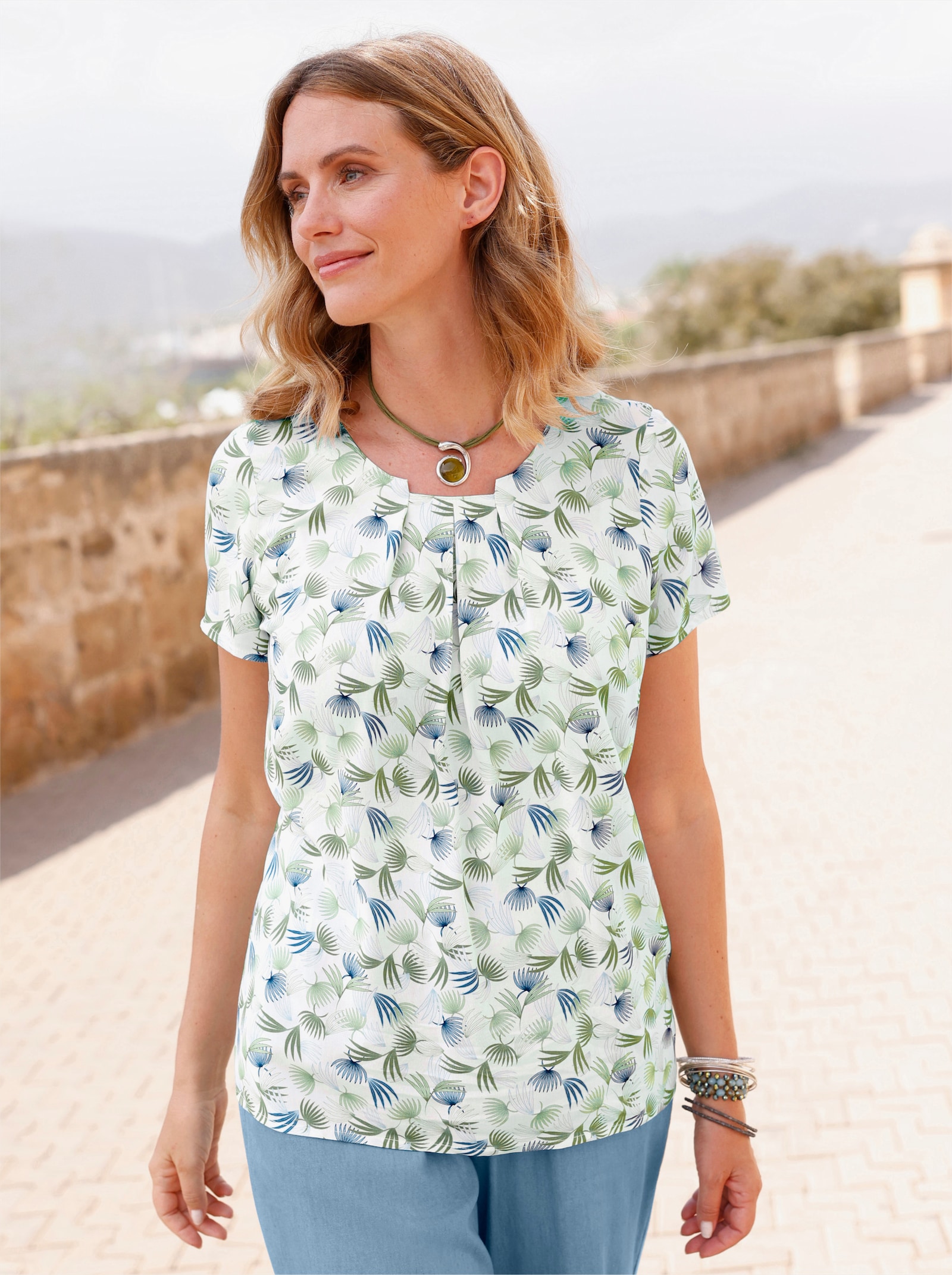 Druckbluse mit Seitenschlitzen - reseda-eisblau-bedruckt