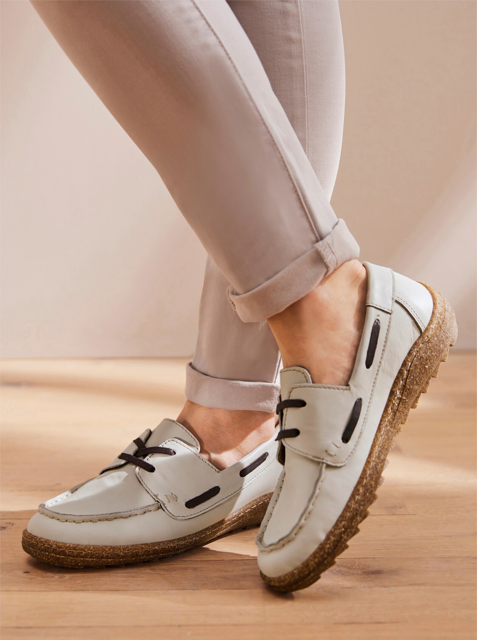 Loretta Schnürschuh aus Leder, rutschhemmend - champagner