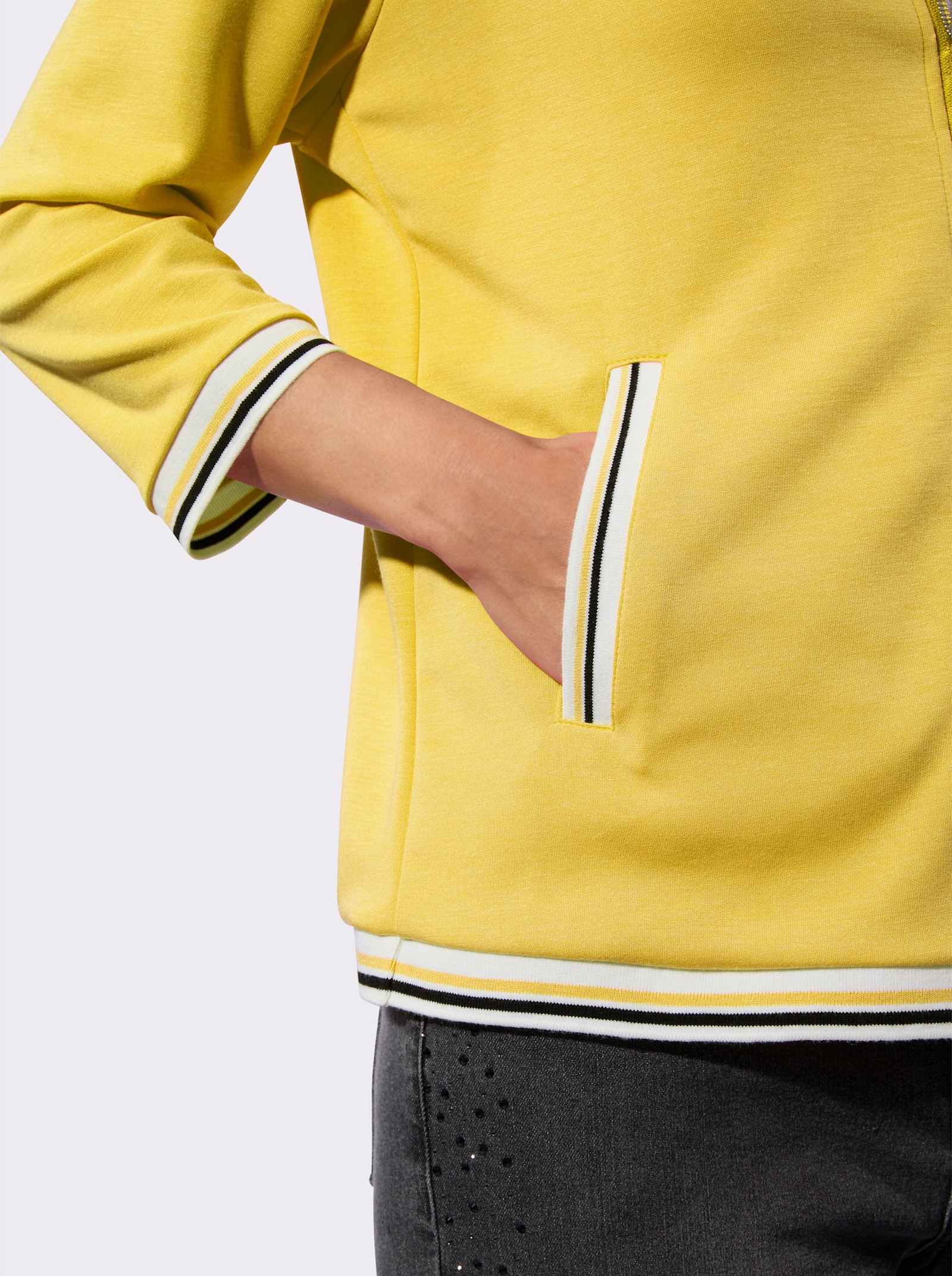 Sweatjacke mit gestreiften Bündchen - sonnengelb