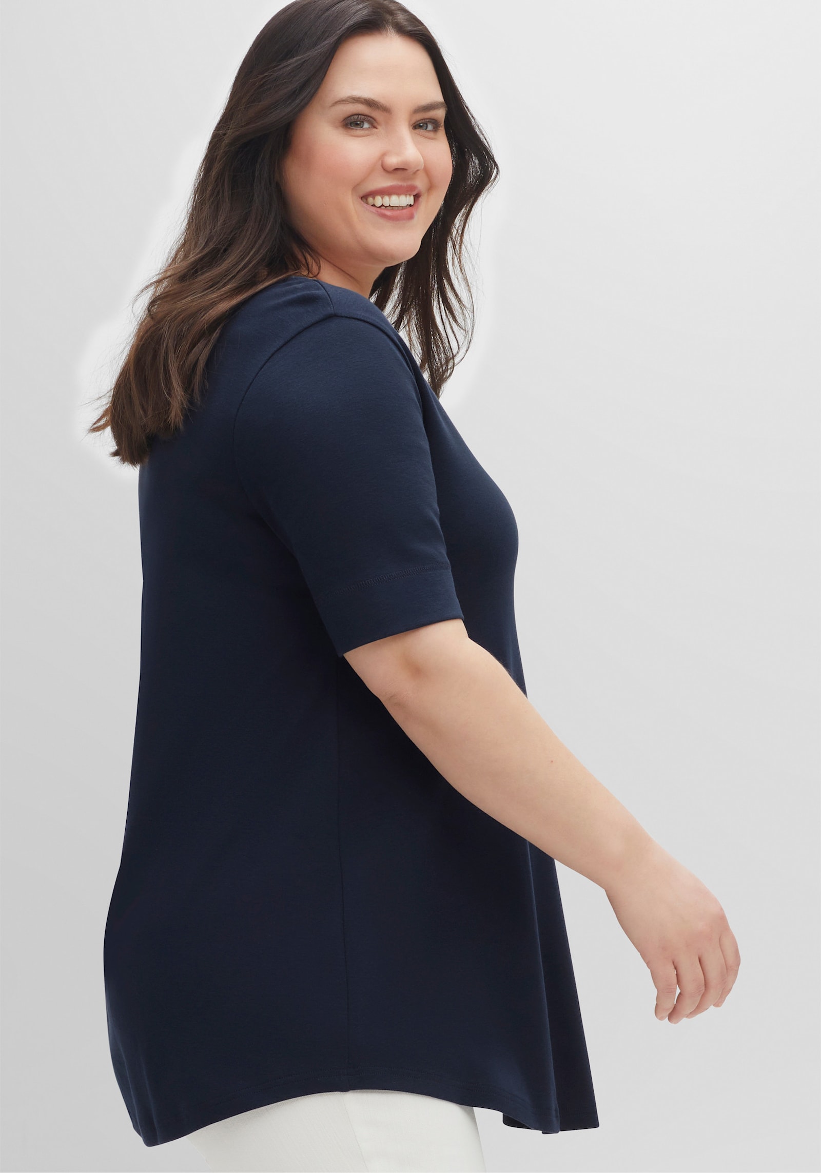 sheego Lang shirt met afgeronde zoom - nachtblauw