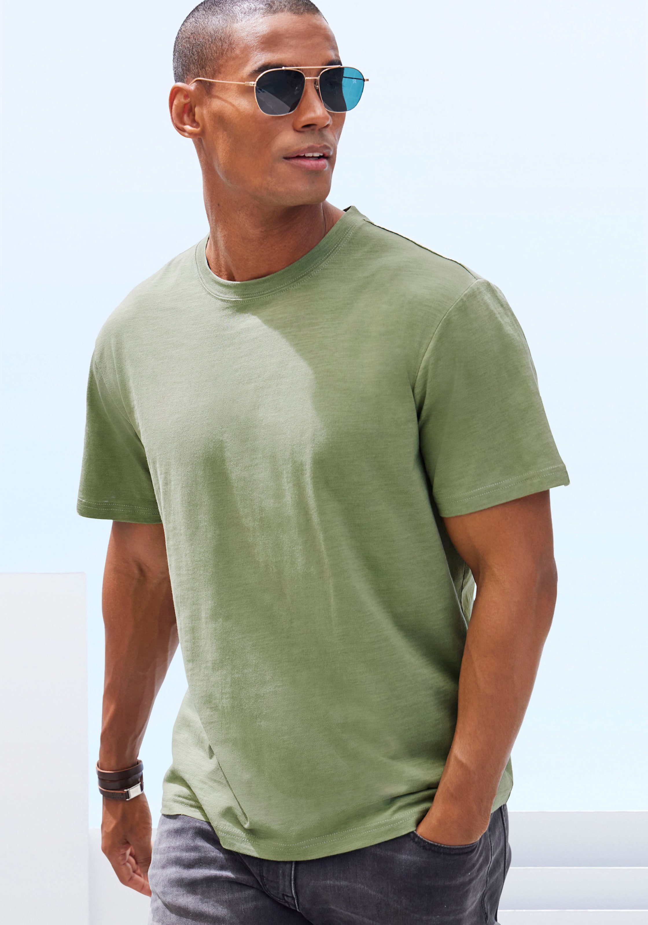 Thumbnail - T-Shirt
