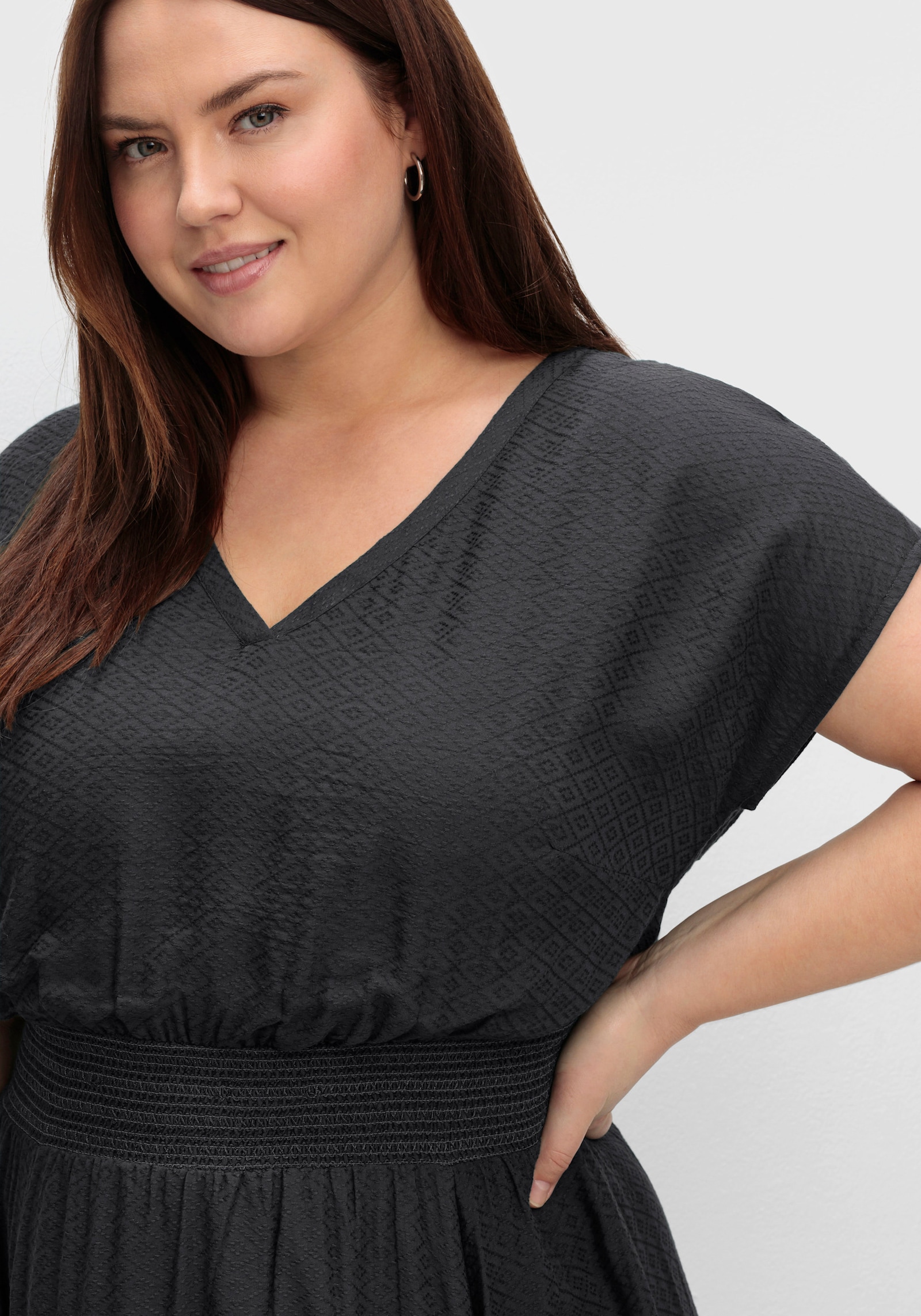 sheego Maxikleid mit Smokbund und Volant am Saum - schwarz