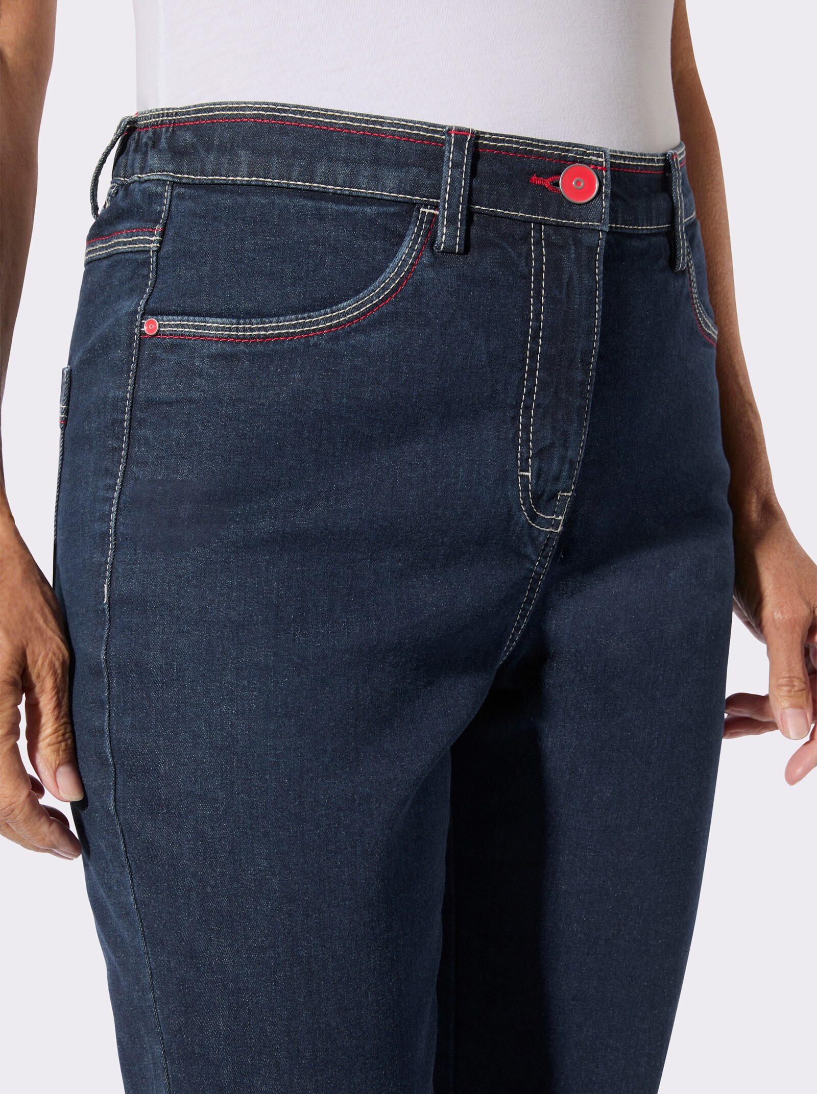 Jeans mit farbigen Nieten - dunkelblau