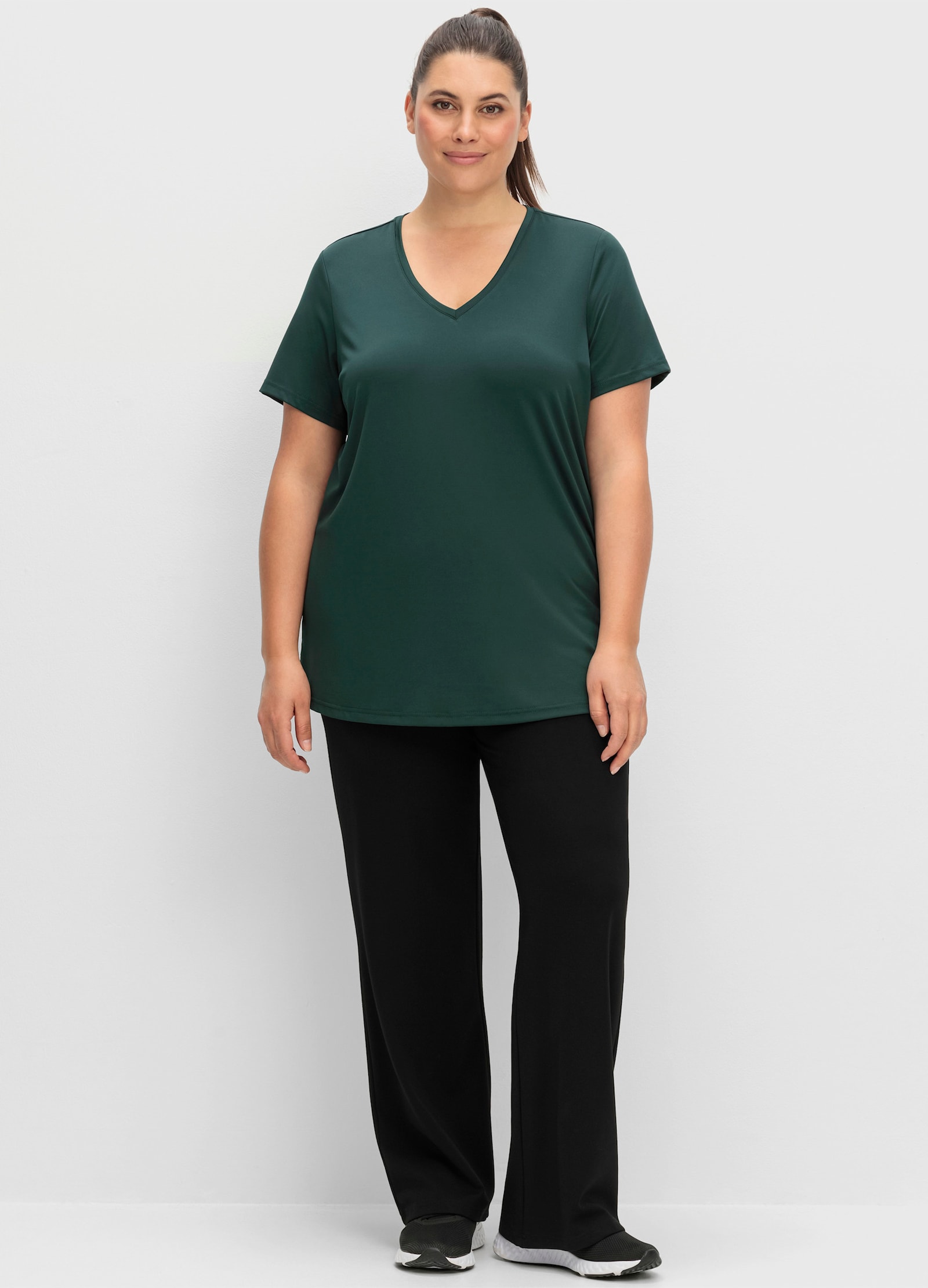 sheego Functioneel shirt met V-hals - diepgroen