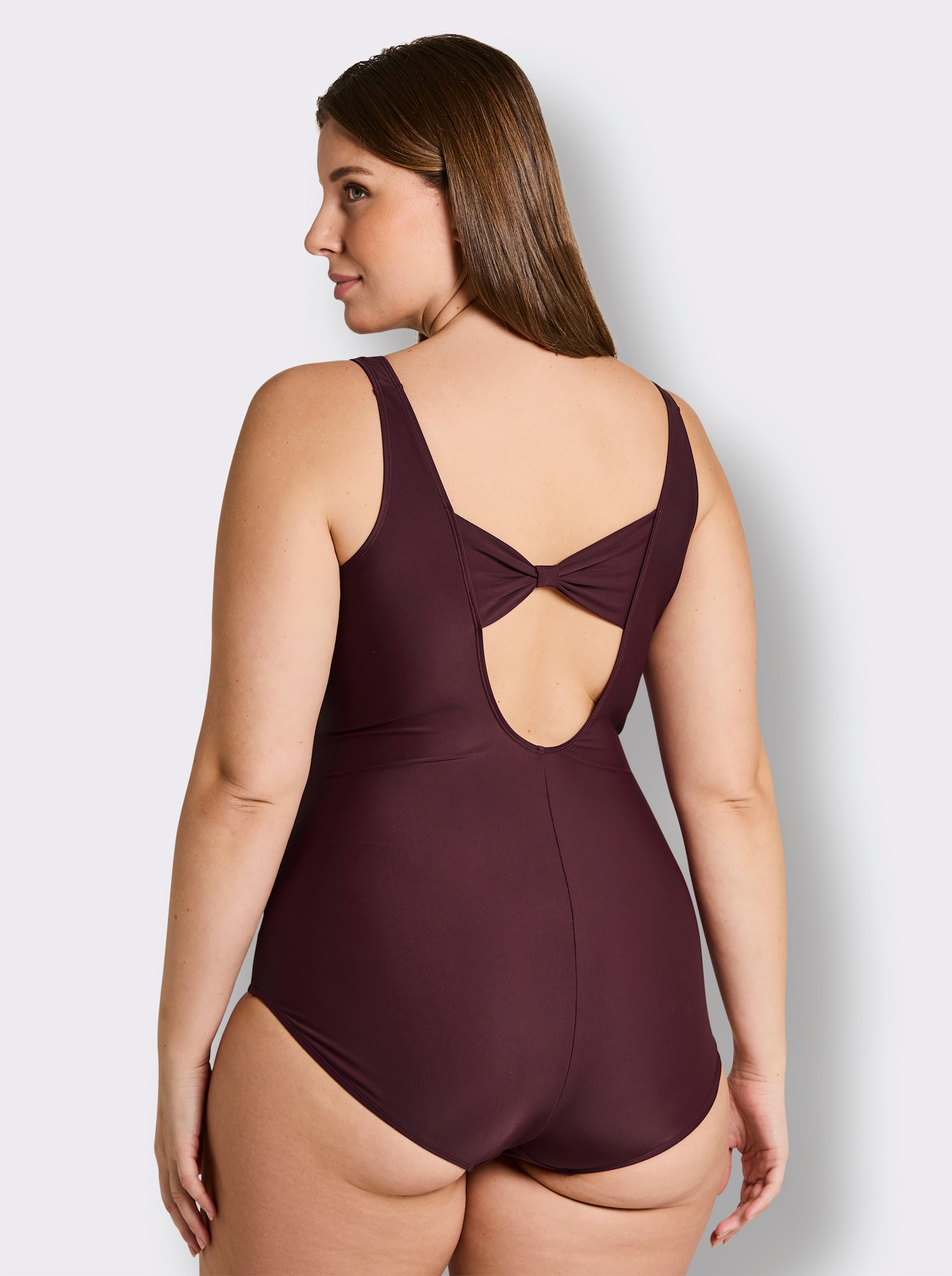 sheego Badpak met geraffineerde uitsnijding op de rug - bordeaux