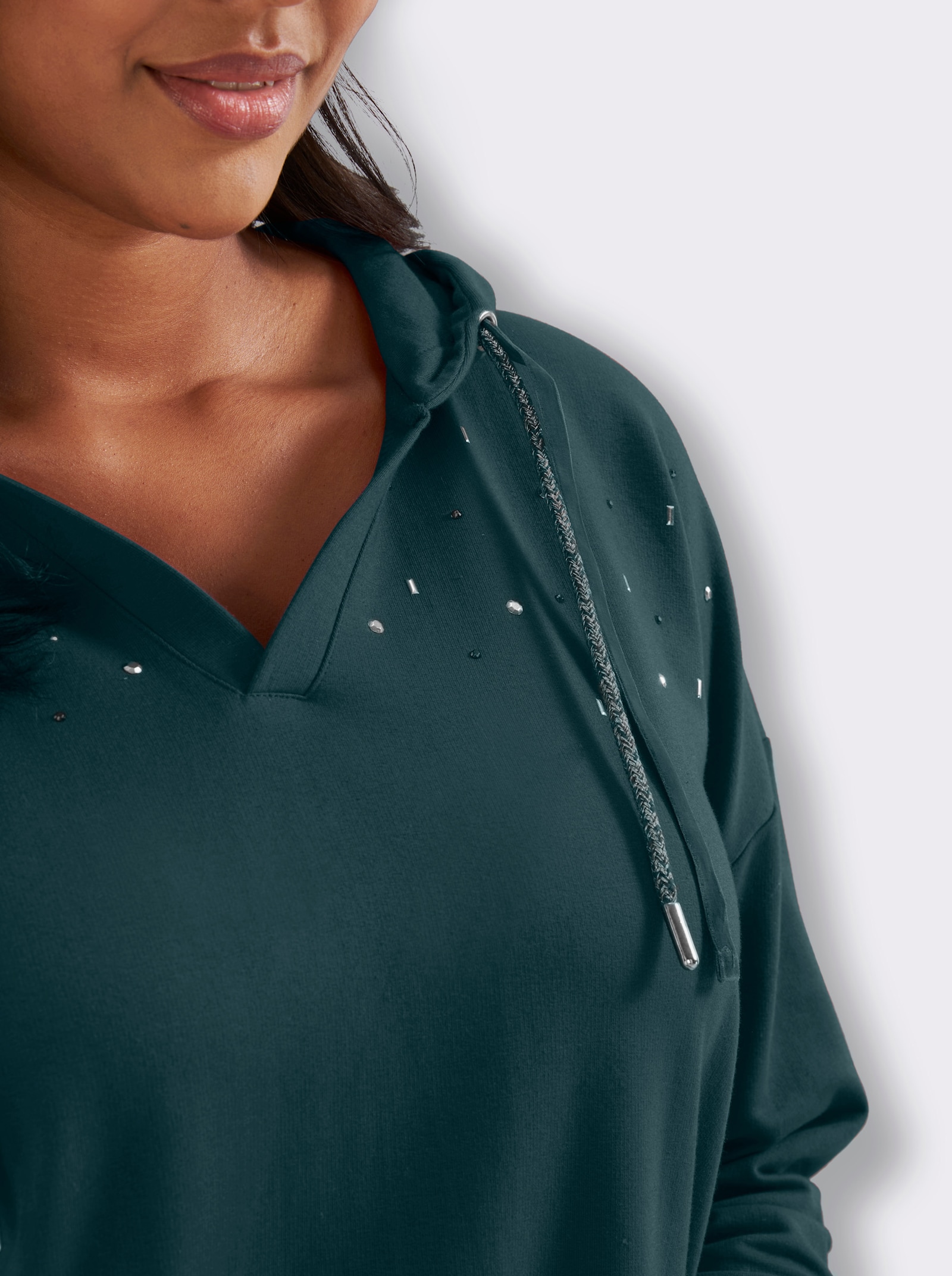 sheego Kapuzensweatshirt mit Ziersteinchen - kirsche