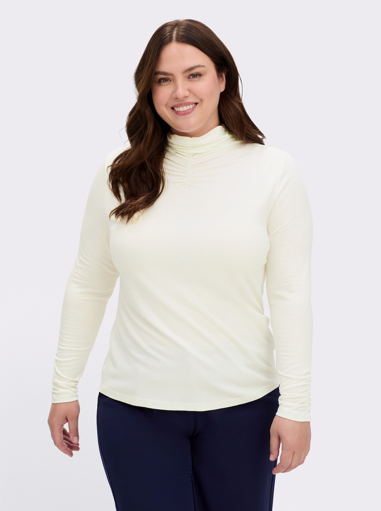 Stehkragenshirt mit Raffung am Kragen - ecru