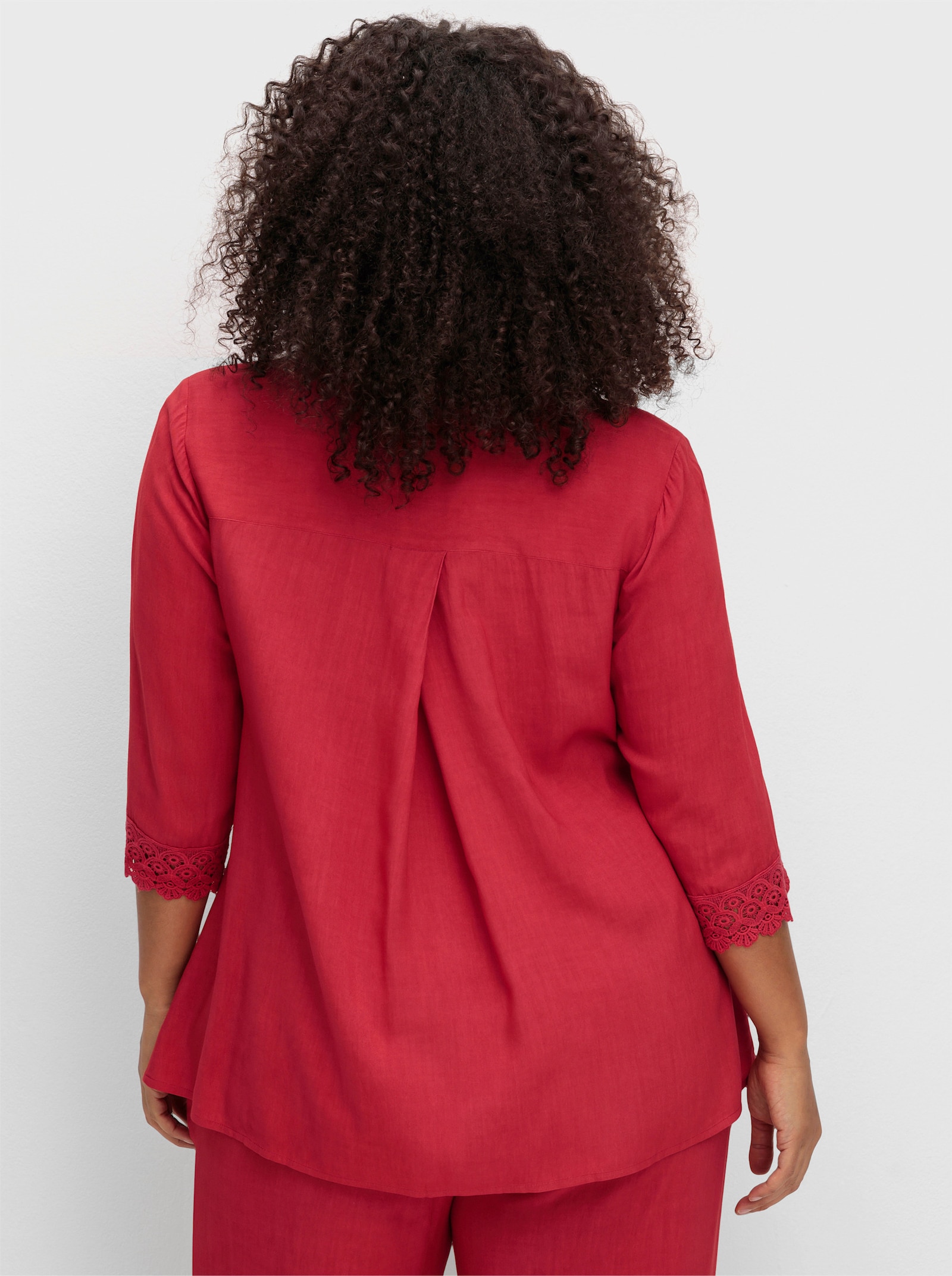 sheego Overhemdblouse met kant op de mouwen - aardbei