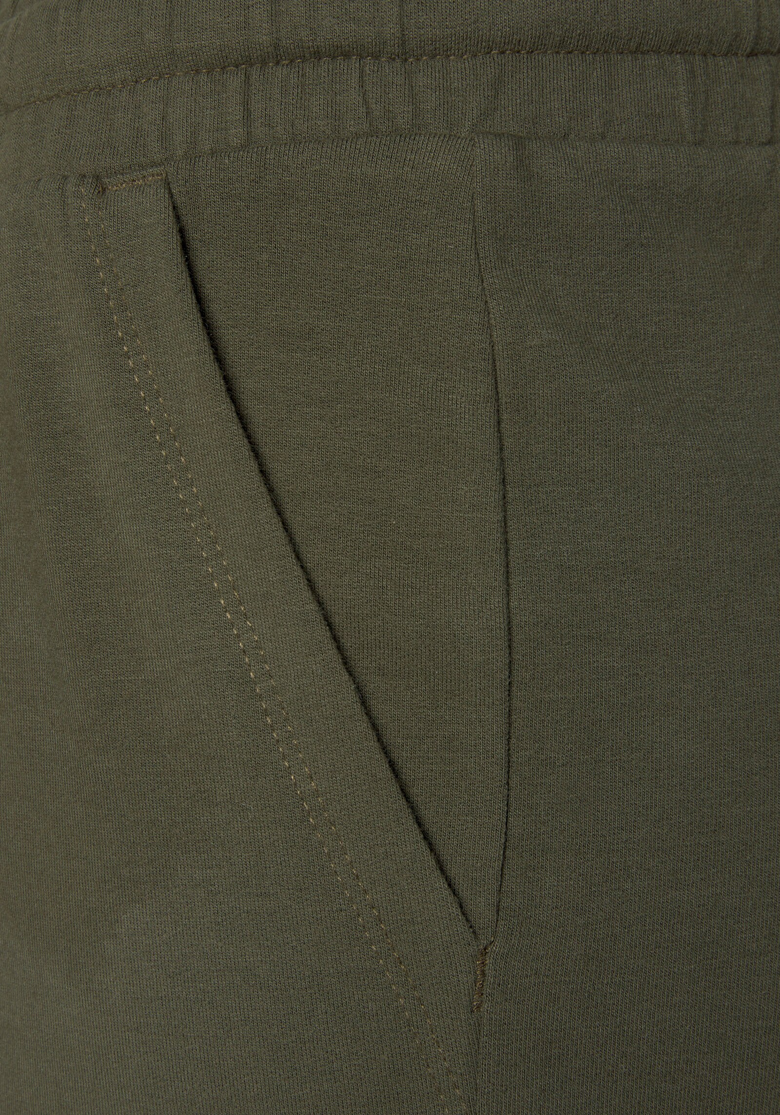 Bench. Loungewear Relaxshorts - donkergroen