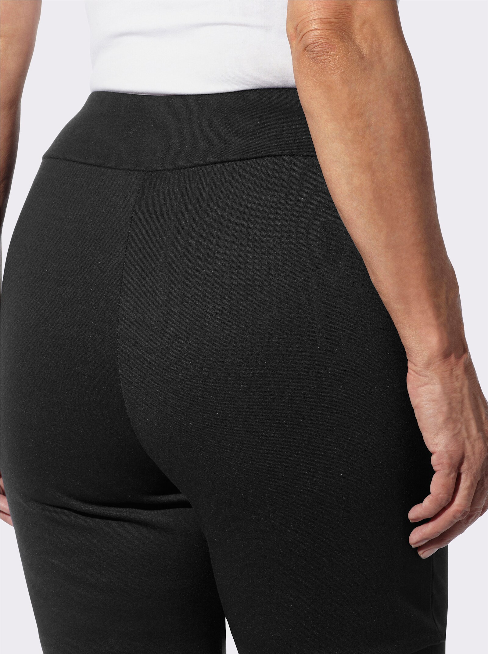 Freizeithose mit Biesenverzierung - schwarz