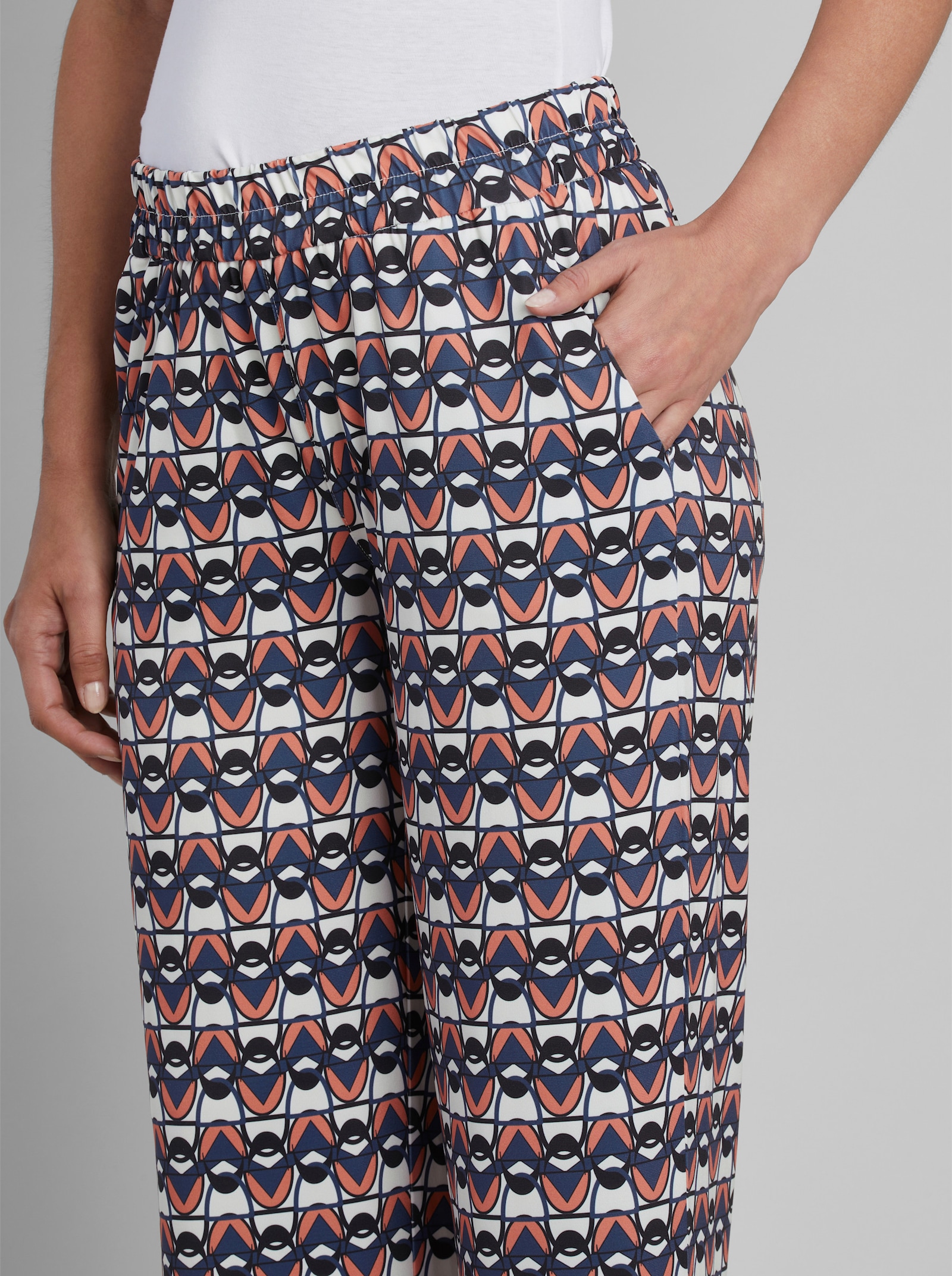 heine Druckhose im Retro-Dessin - taubenblau-ecru-bedruckt