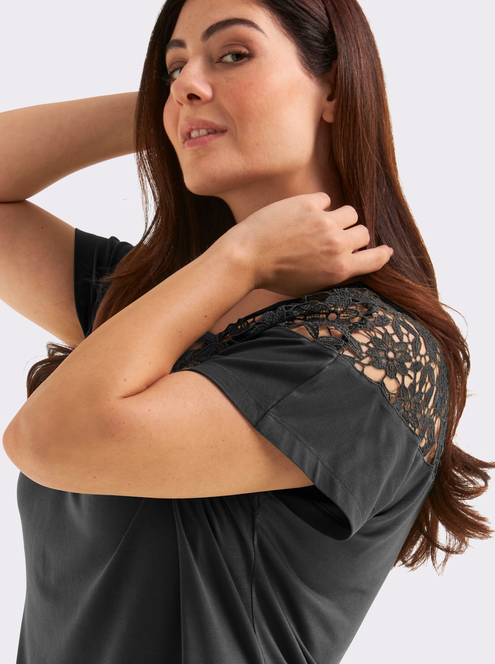 sheego Kurzarmshirt mit floraler Spitze - schwarz