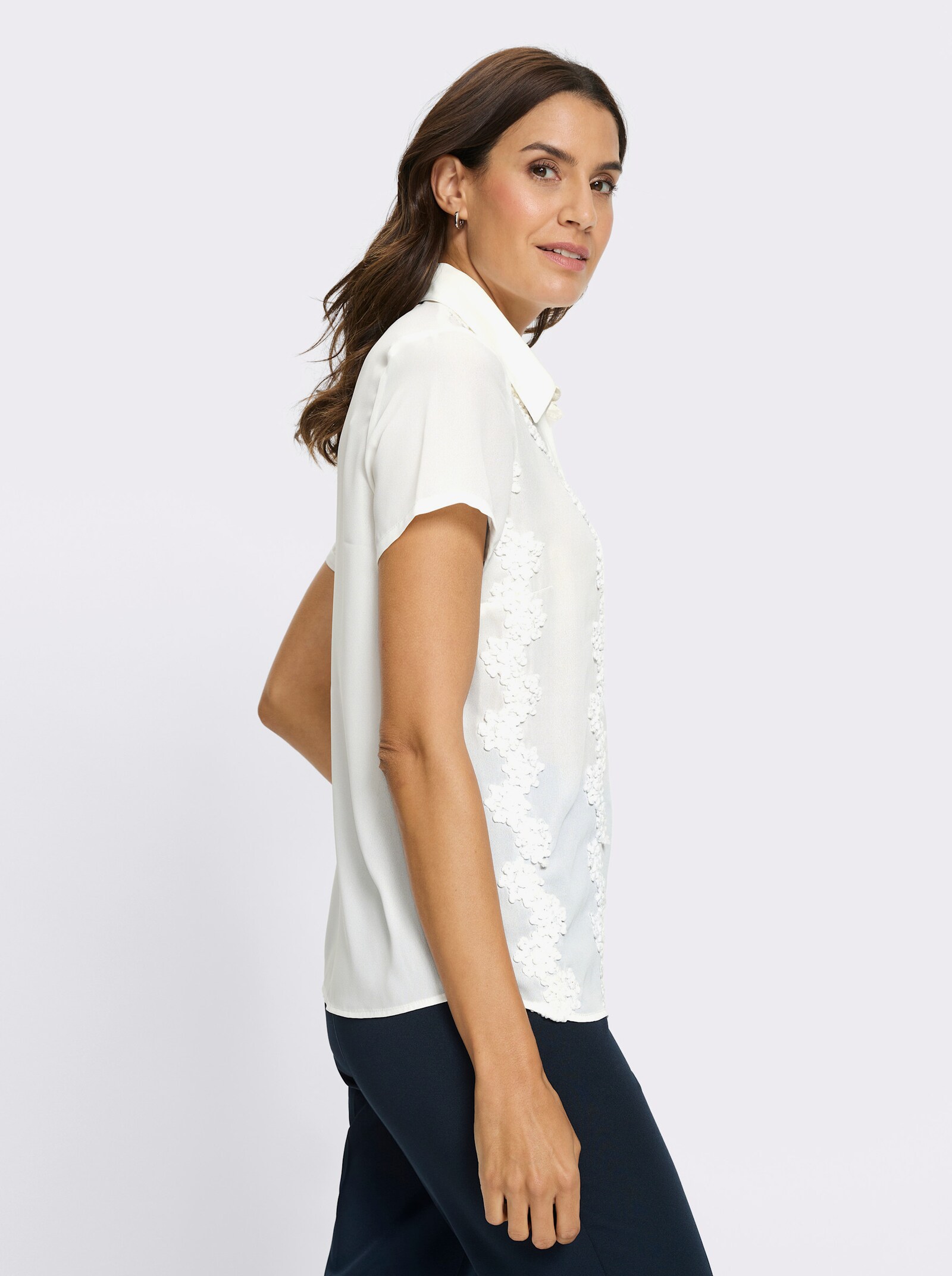 Kurzarm-Bluse mit Blüten-Stickerei - ecru