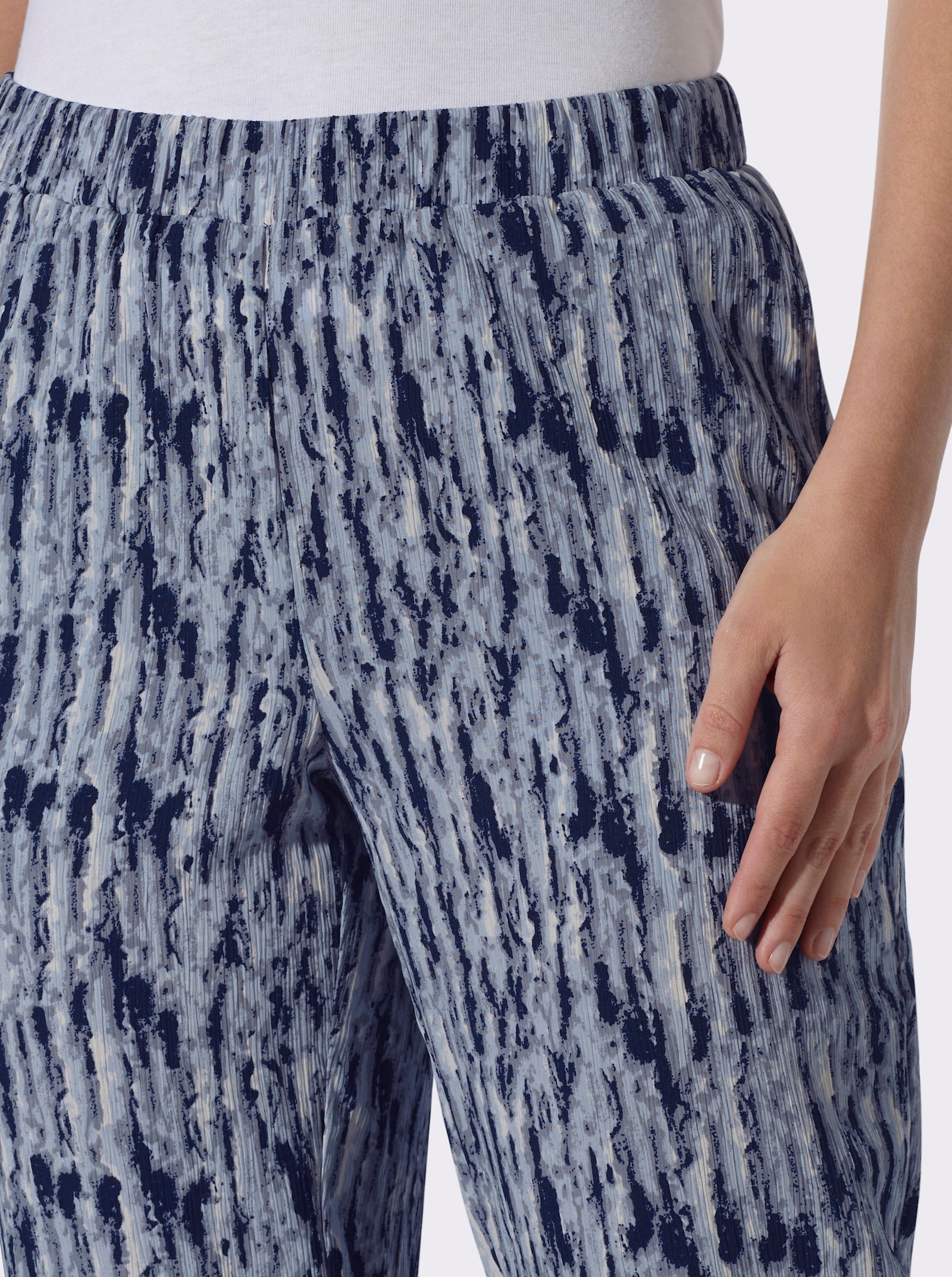 Comfortbroek met wijde pijpen - marine + duifblauw/ecru bedrukt