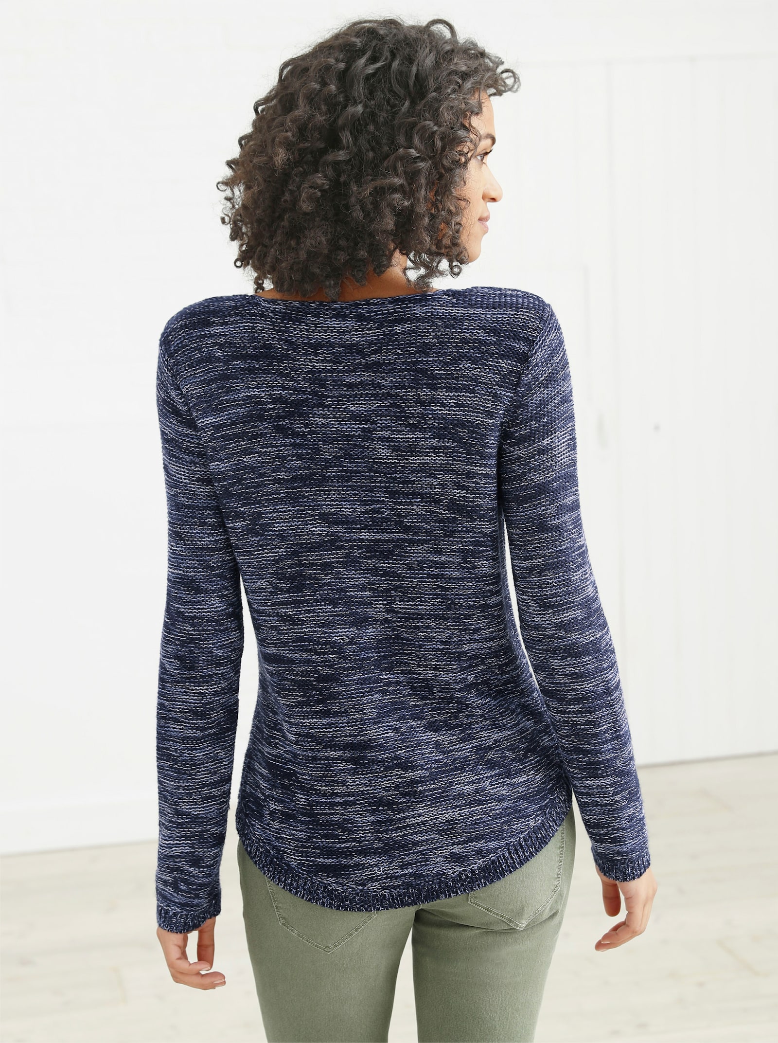 Rundhalspullover aus Melange-Strick - marine-meliert