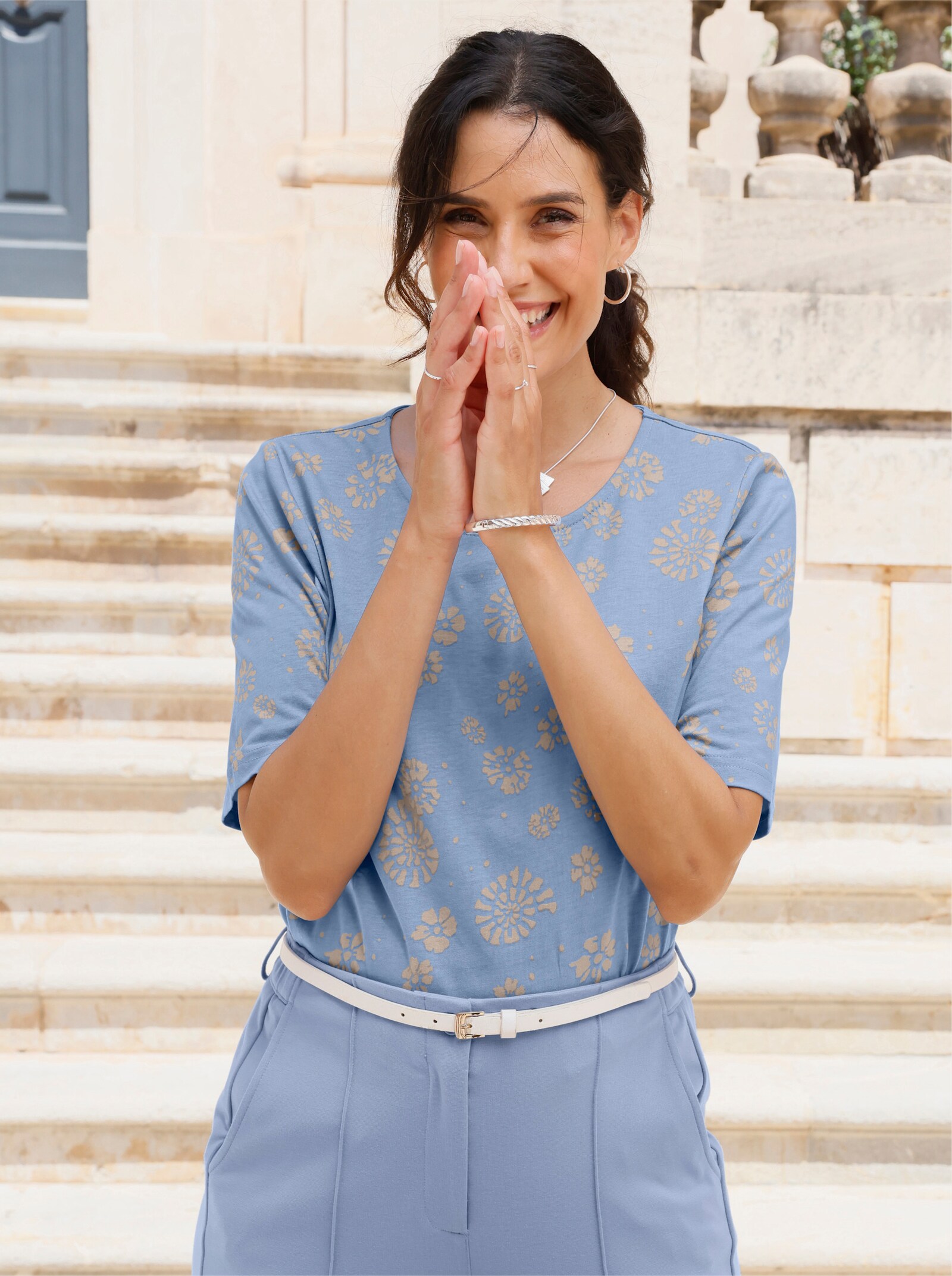 Print-Shirt mit längerem Kurzarm - bleu-beige-bedruckt