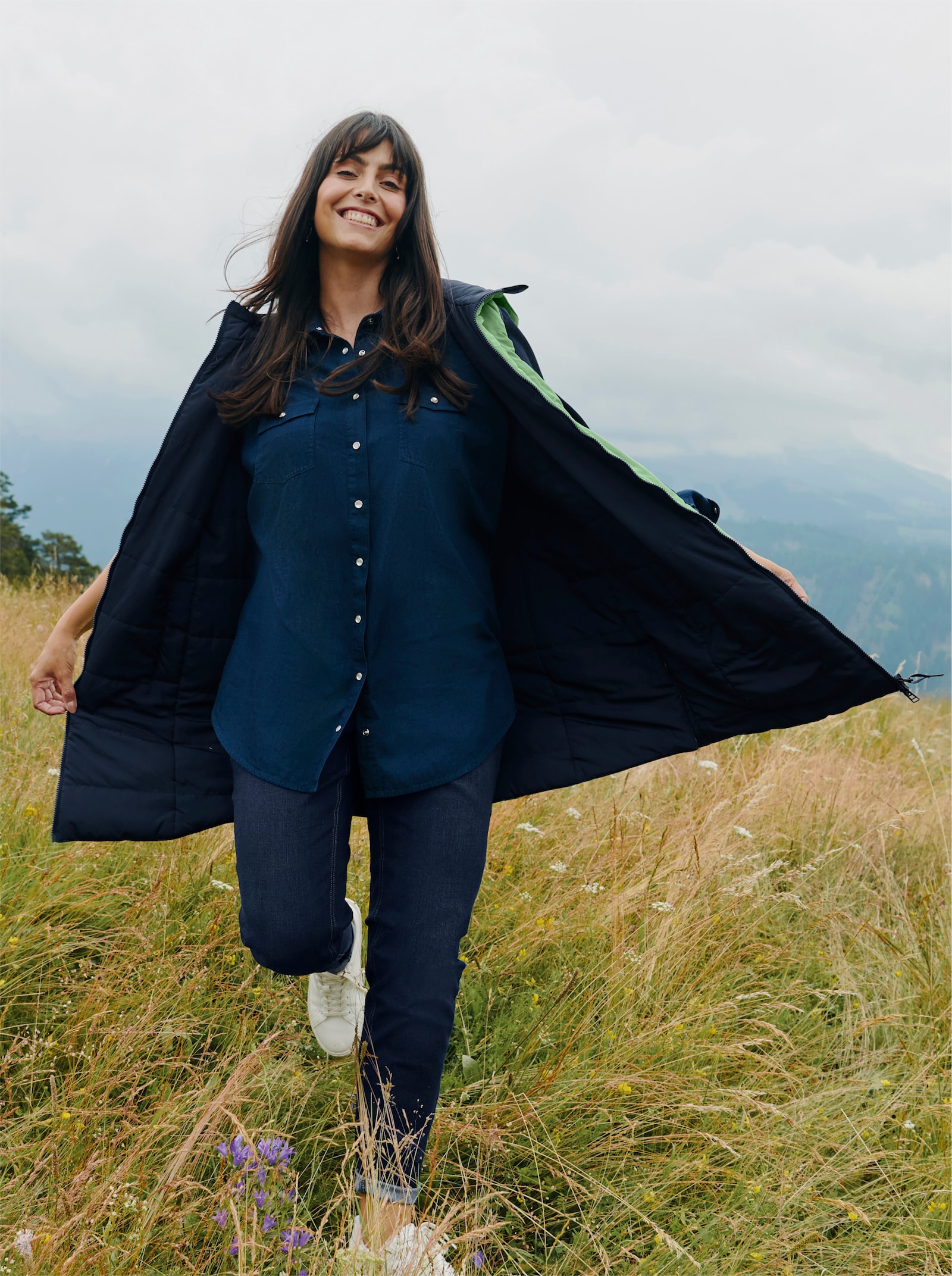 sheego Wendeweste mit Kapuze - tiefblau-apfel