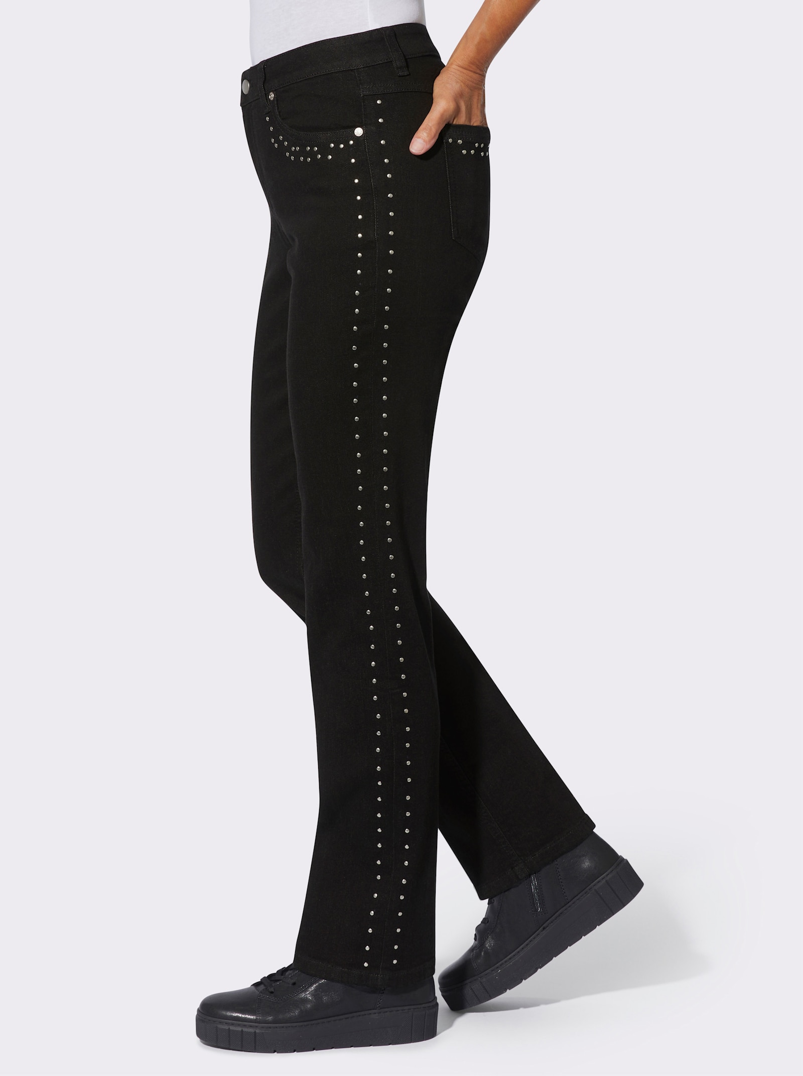 Jeans mit Ziernieten an den Seitennähten - black denim