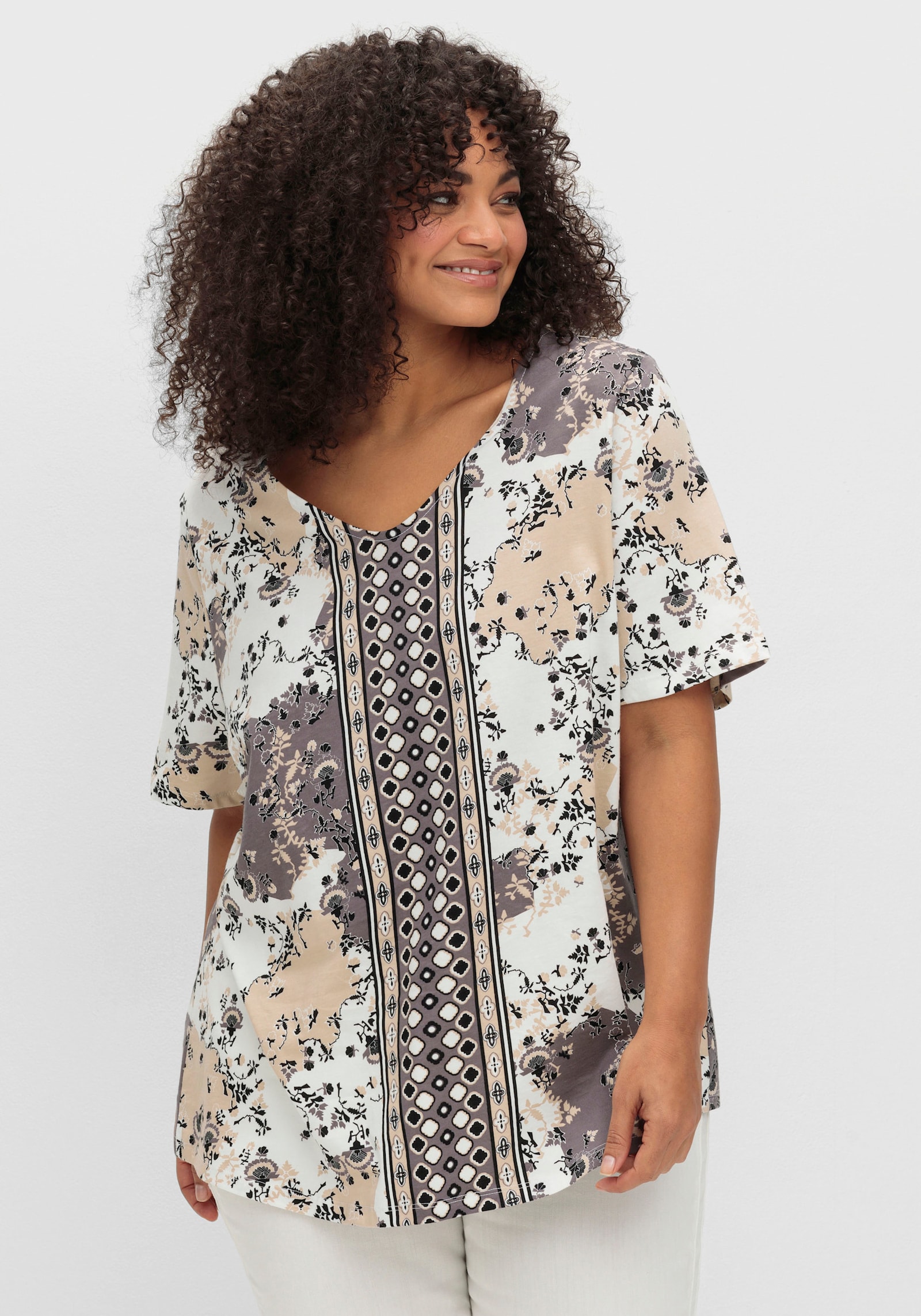 Kurzarmshirt aus reiner Baumwolle - ecru-grau-bedruckt