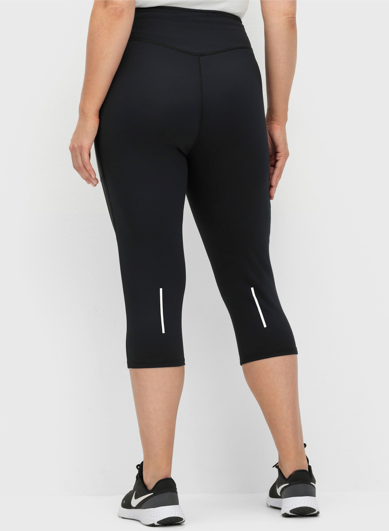 sheego Leggings in Funktionsqualität und Caprilänge, - schwarz