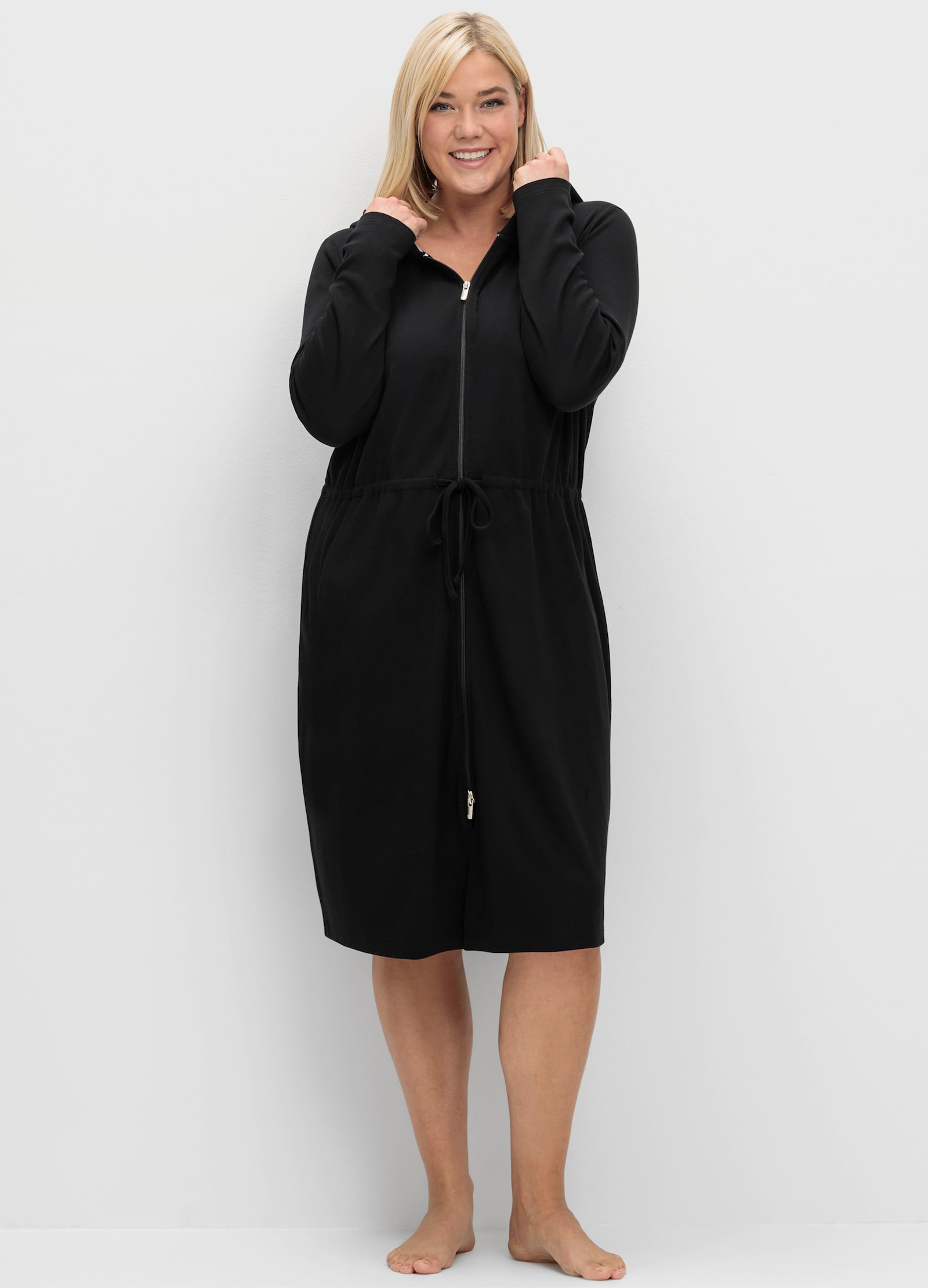 sheego Bademantel mit Reißverschluss und Kapuze - schwarz