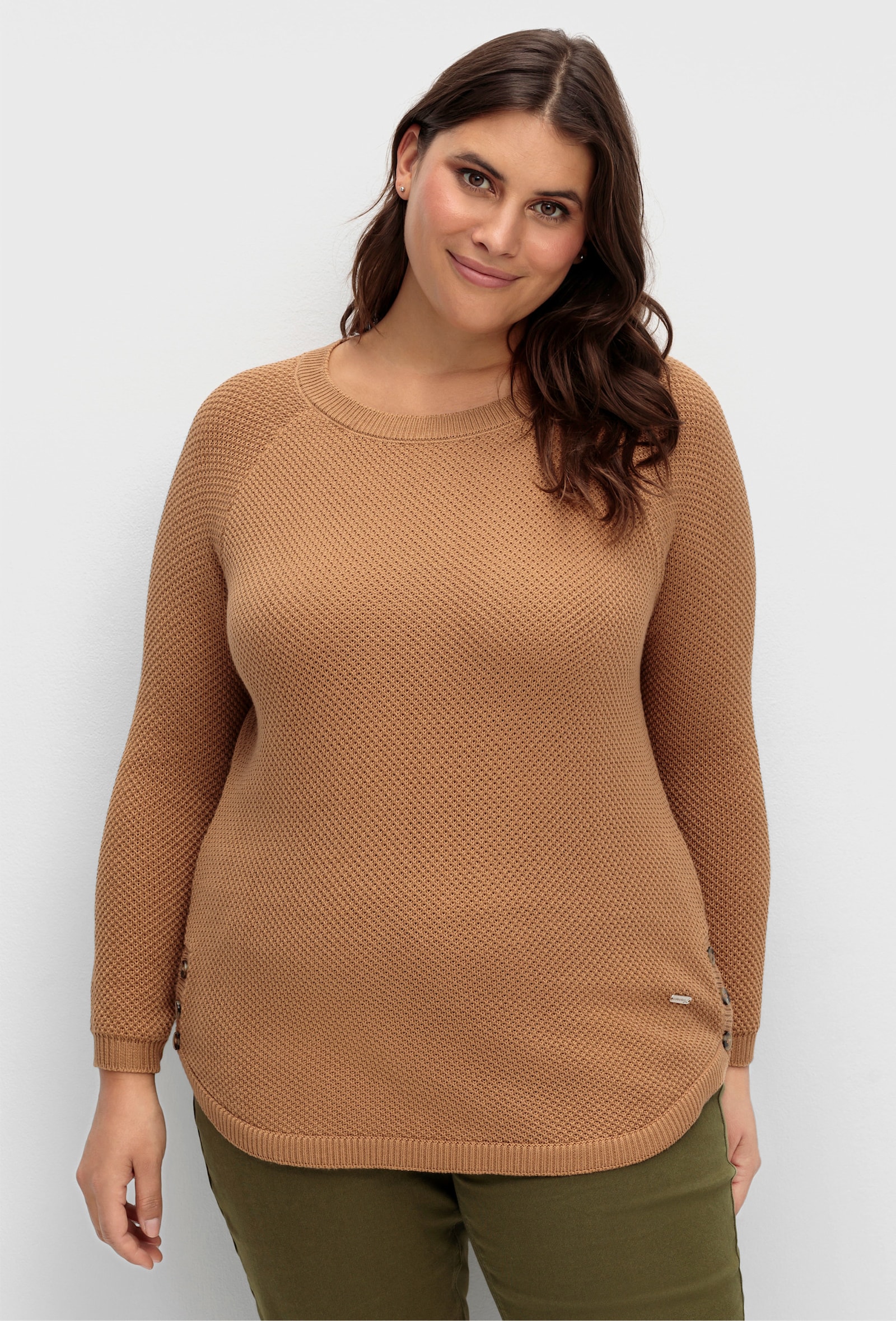 Rundhalspullover mit abgerundetem Saum - camel