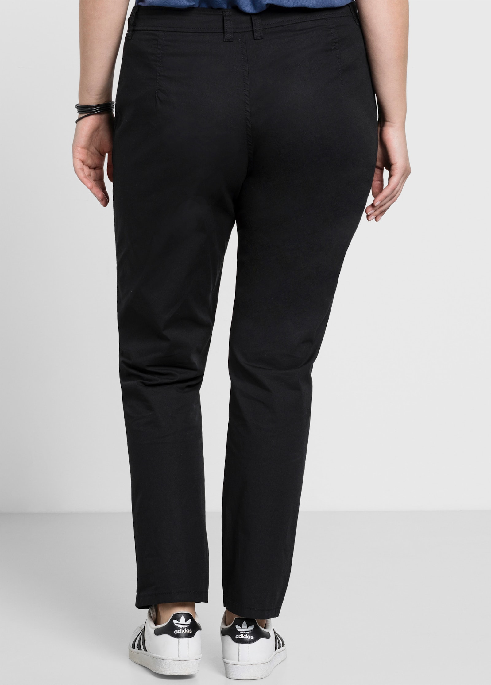 sheego Chinohose mit Bundfalten - schwarz