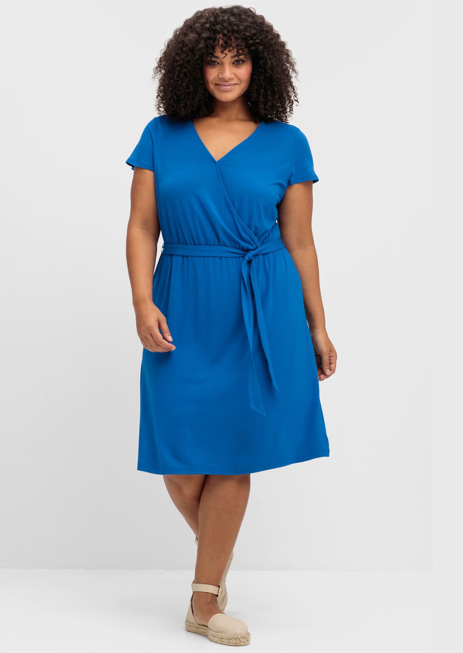 sheego Jerseyjurk met uitsnijding op de rug - kobaltblauw