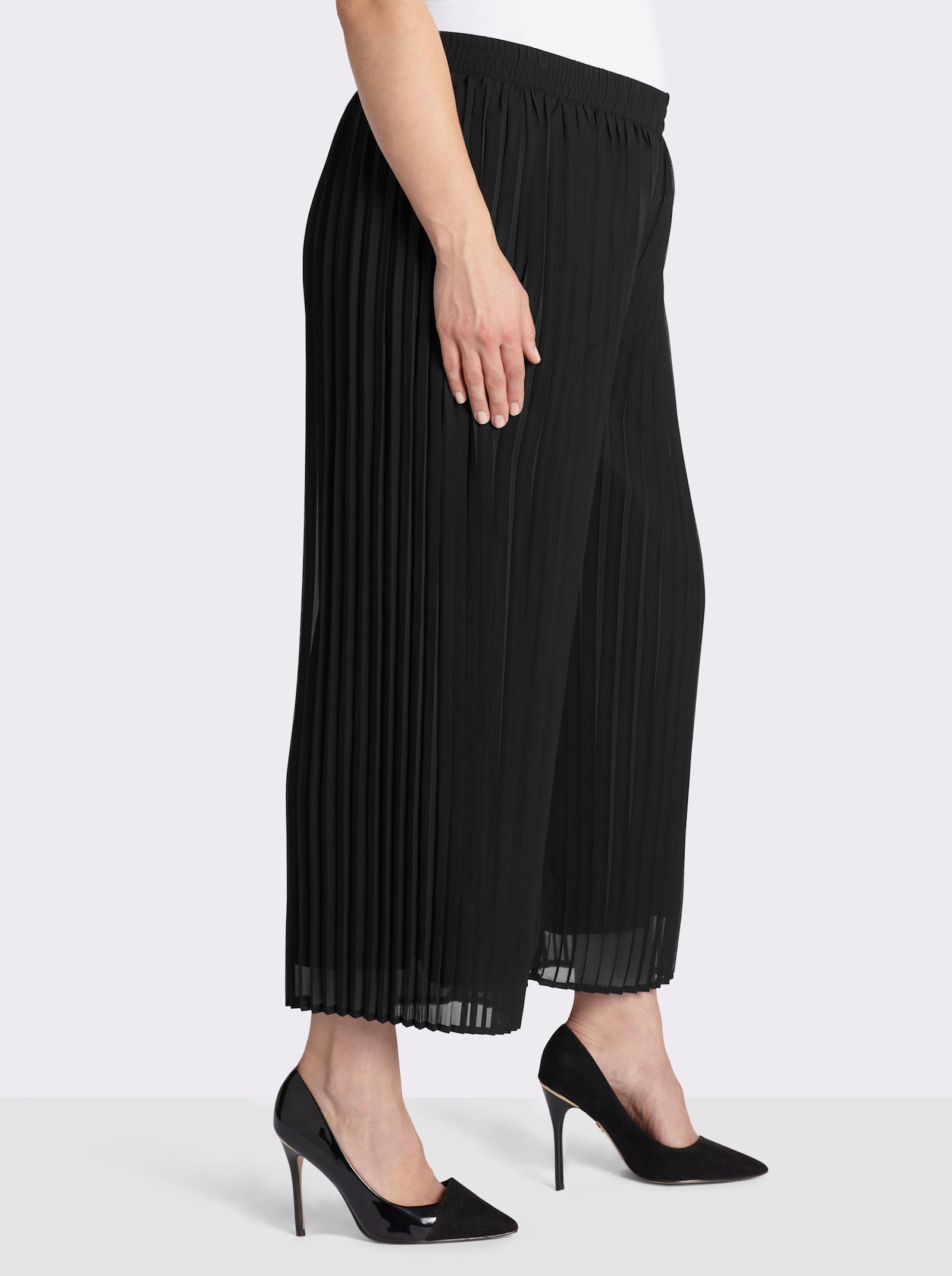 sheego 7/8-Hose aus fließender Plissee-Qualität - schwarz