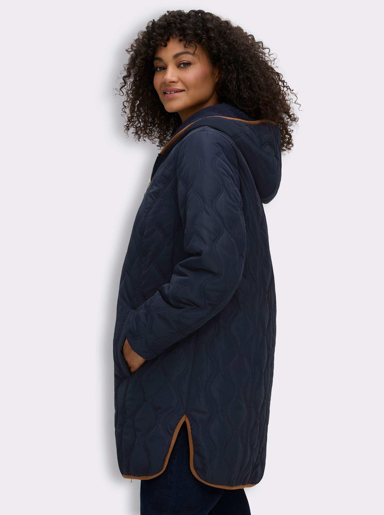 sheego Steppjacke in Wellenstruktur - tiefblau