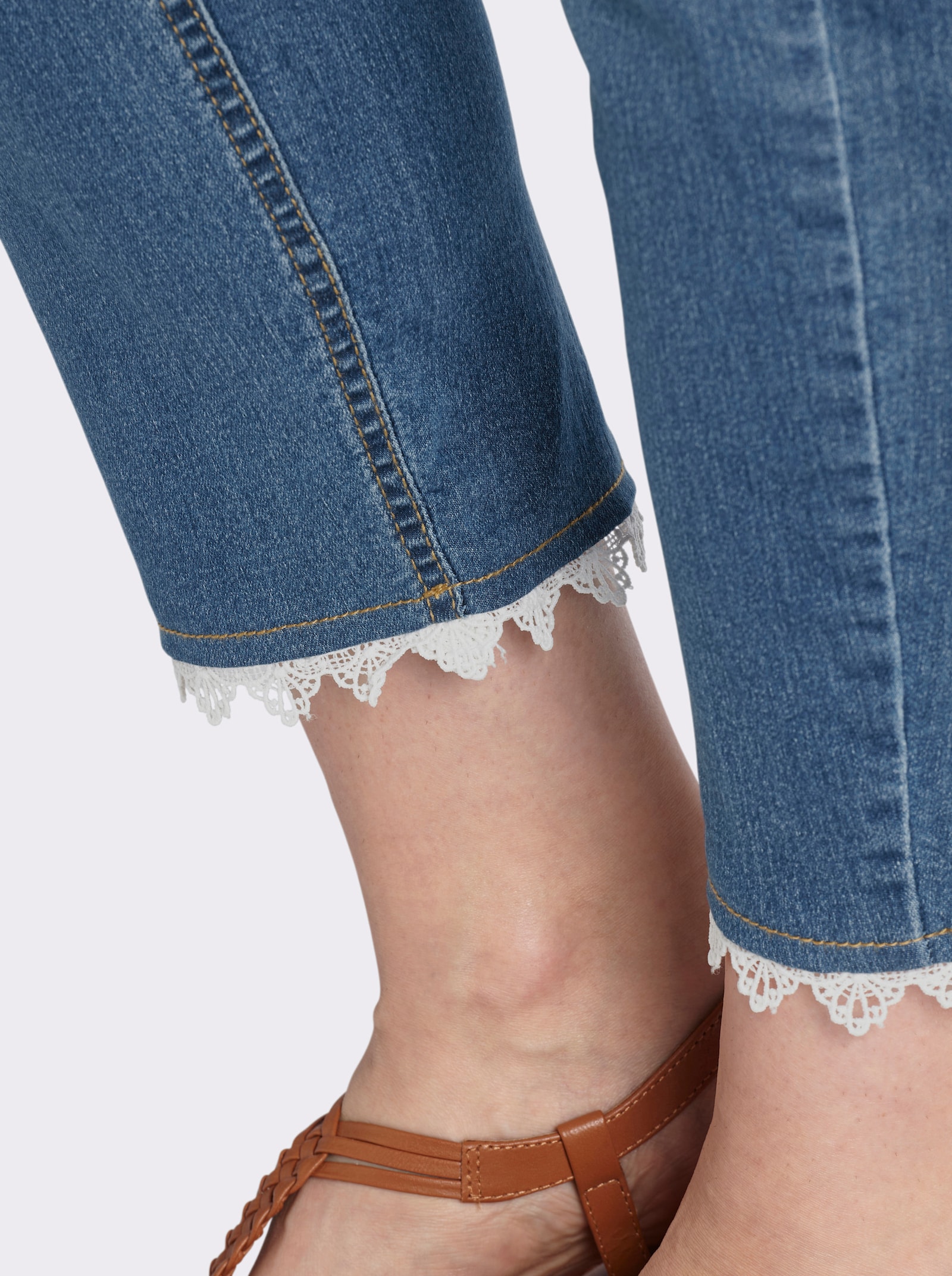 7/8-Jeans mit Spitze am Beinabschluss - blue-bleached