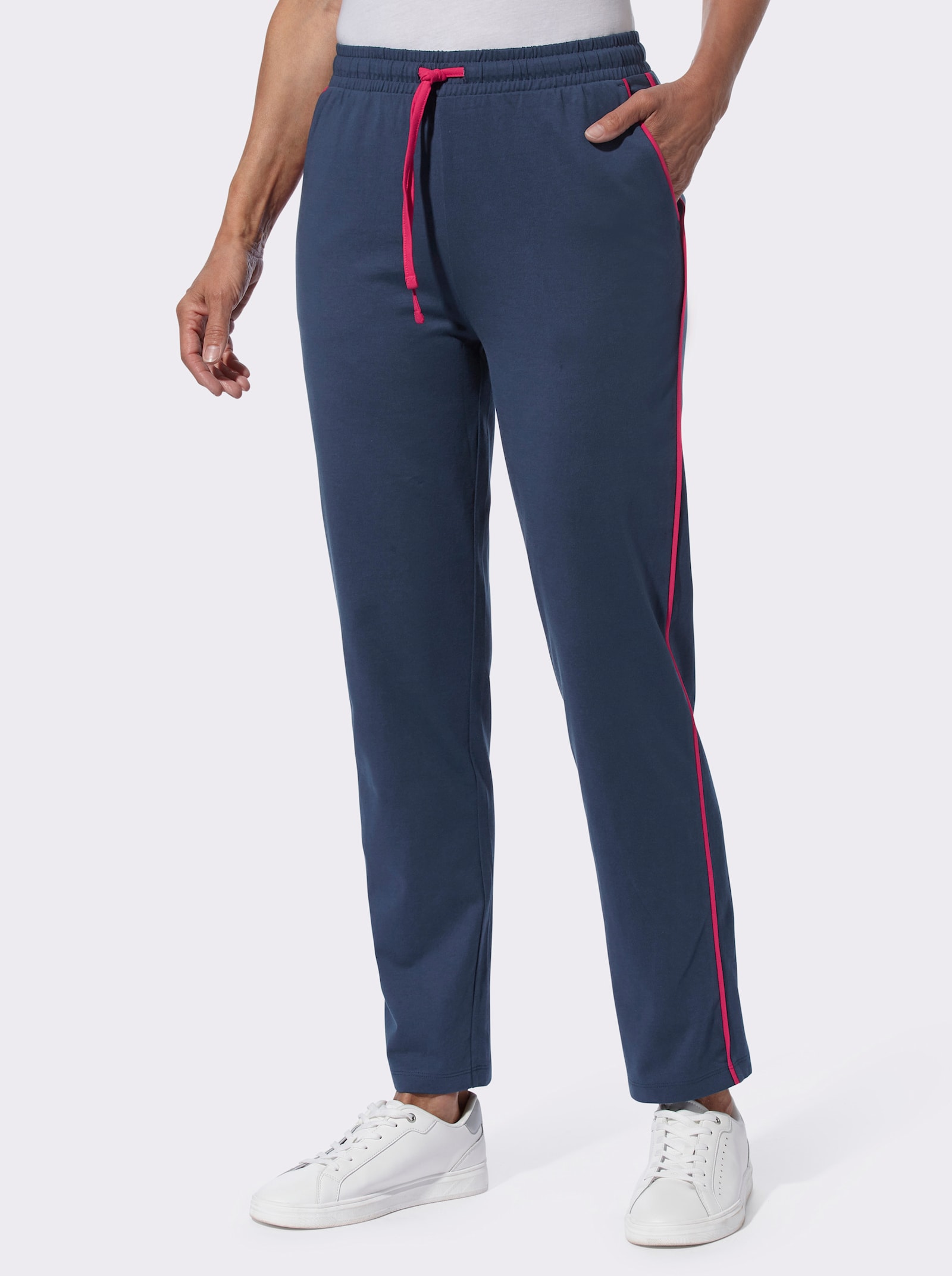 Freizeithose mit Kontrasten - schwarz + dunkelblau