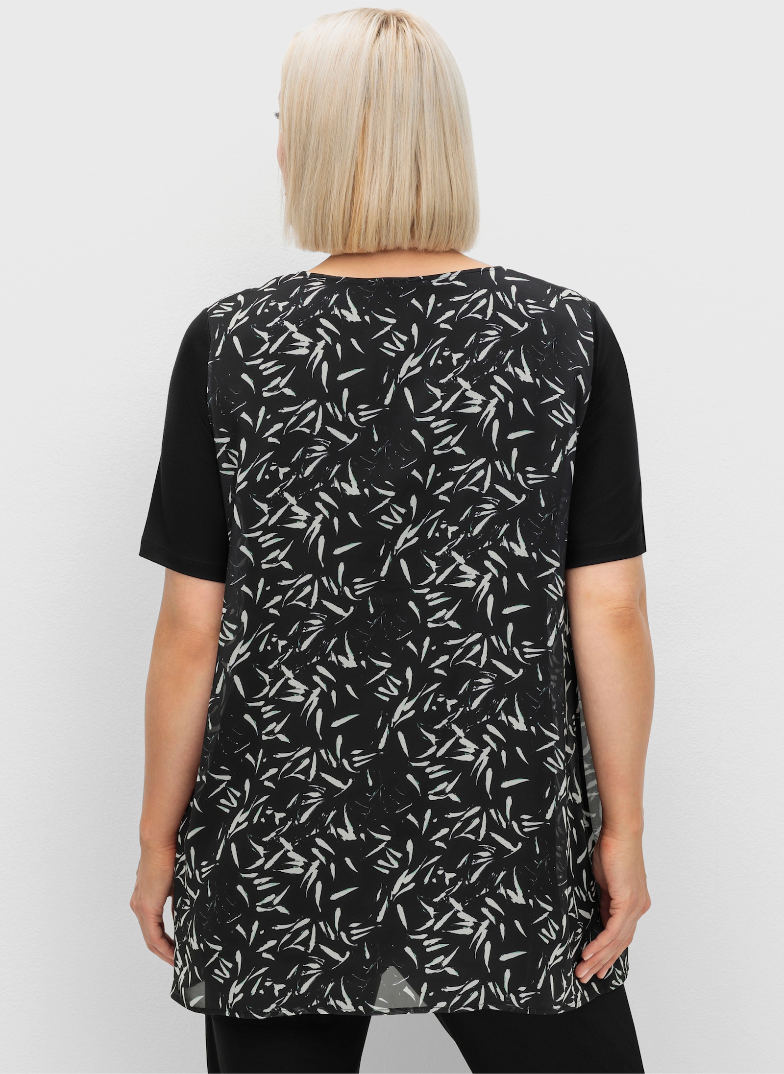 sheego Blusenshirt in Lagenoptik - schwarz-weiß-gemustert