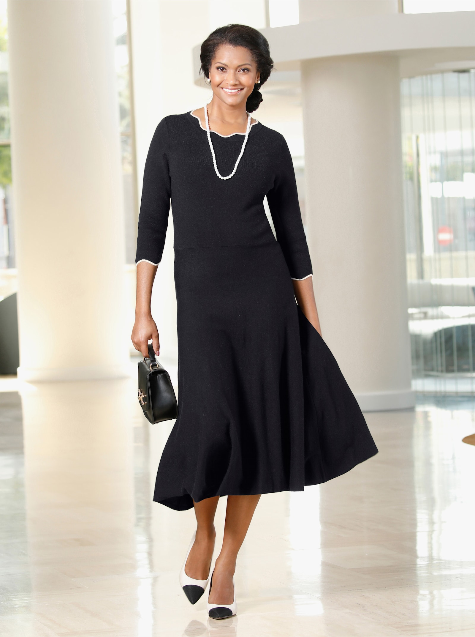 Strickkleid mit Ärmeln in Volant-Optik - schwarz-champagner-gemustert