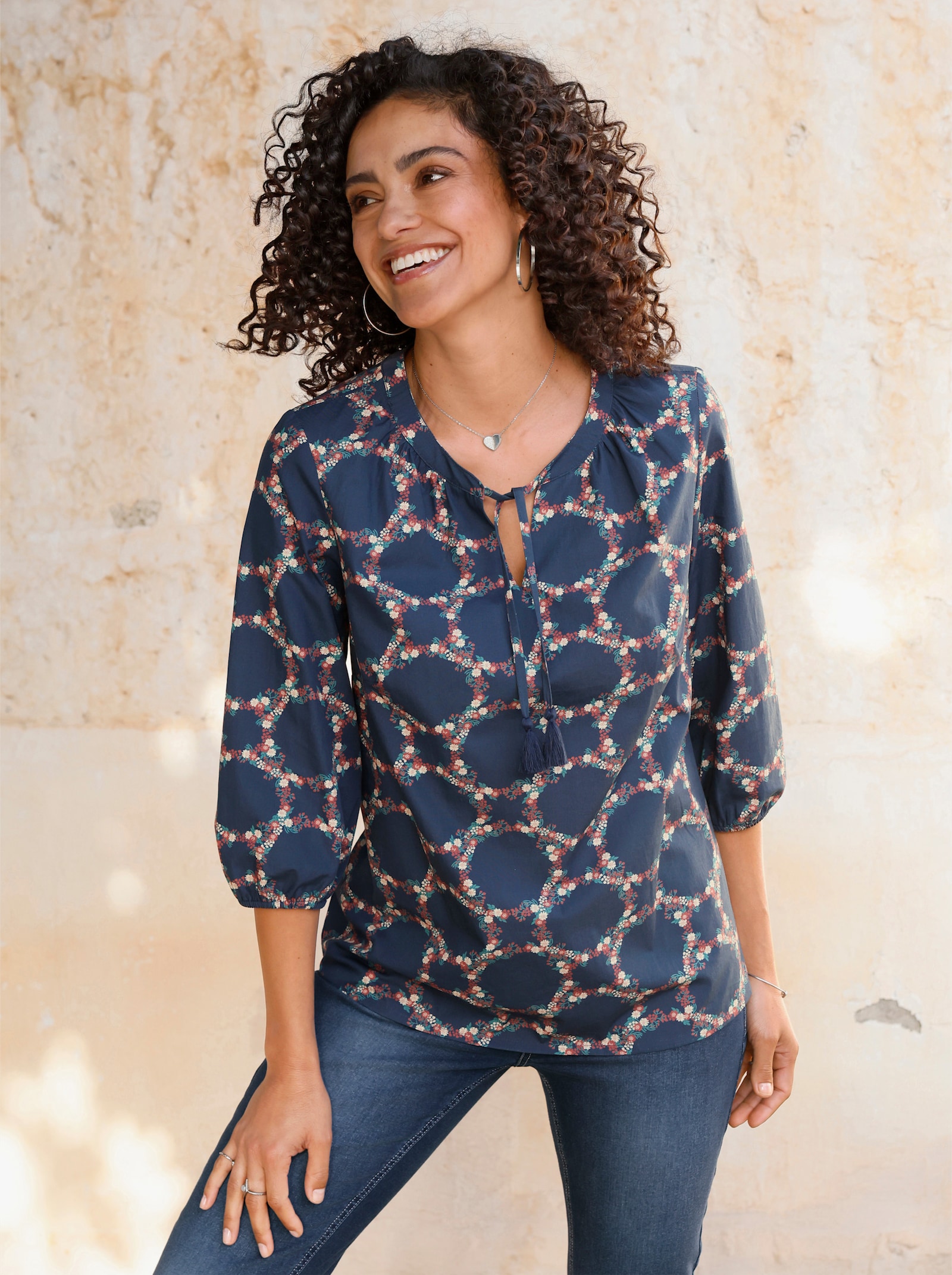 Baumwollbluse mit Gummizug an den 3/4-Ärmeln - rauchblau-rosenholz-bedruckt