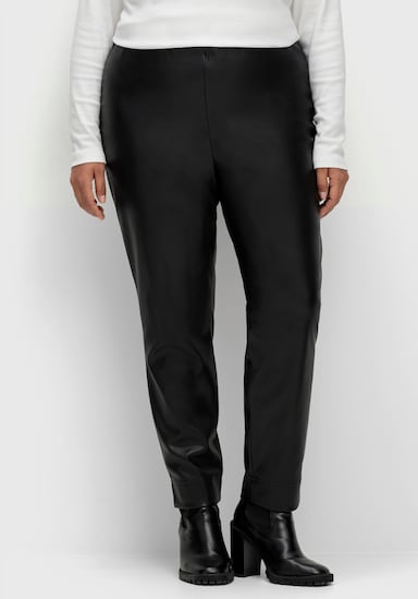 Lederimitathose in schmaler Schnittform - schwarz