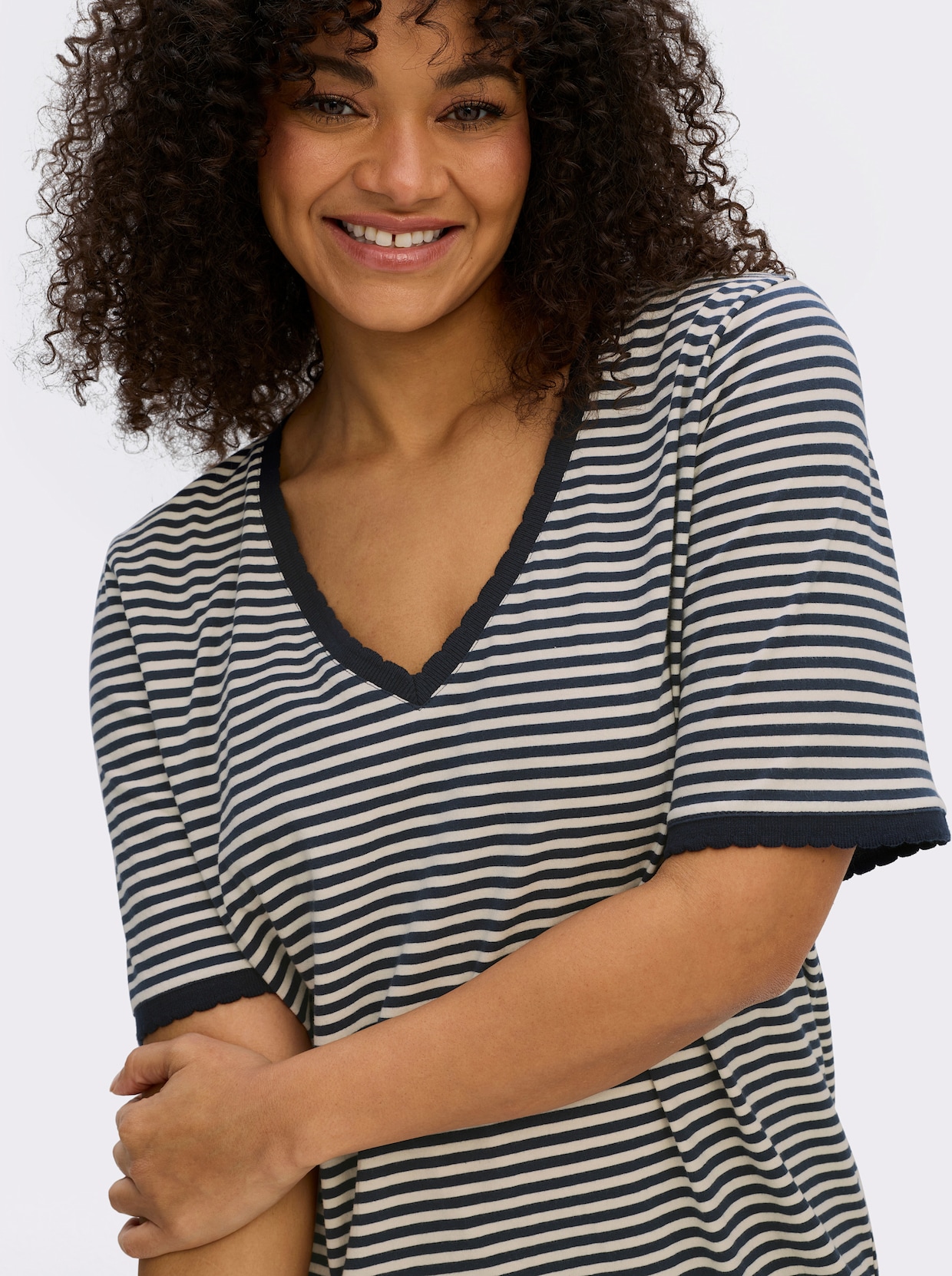 sheego Ringelshirt mit Ajour-Strickband - ecru-tiefblau-geringelt