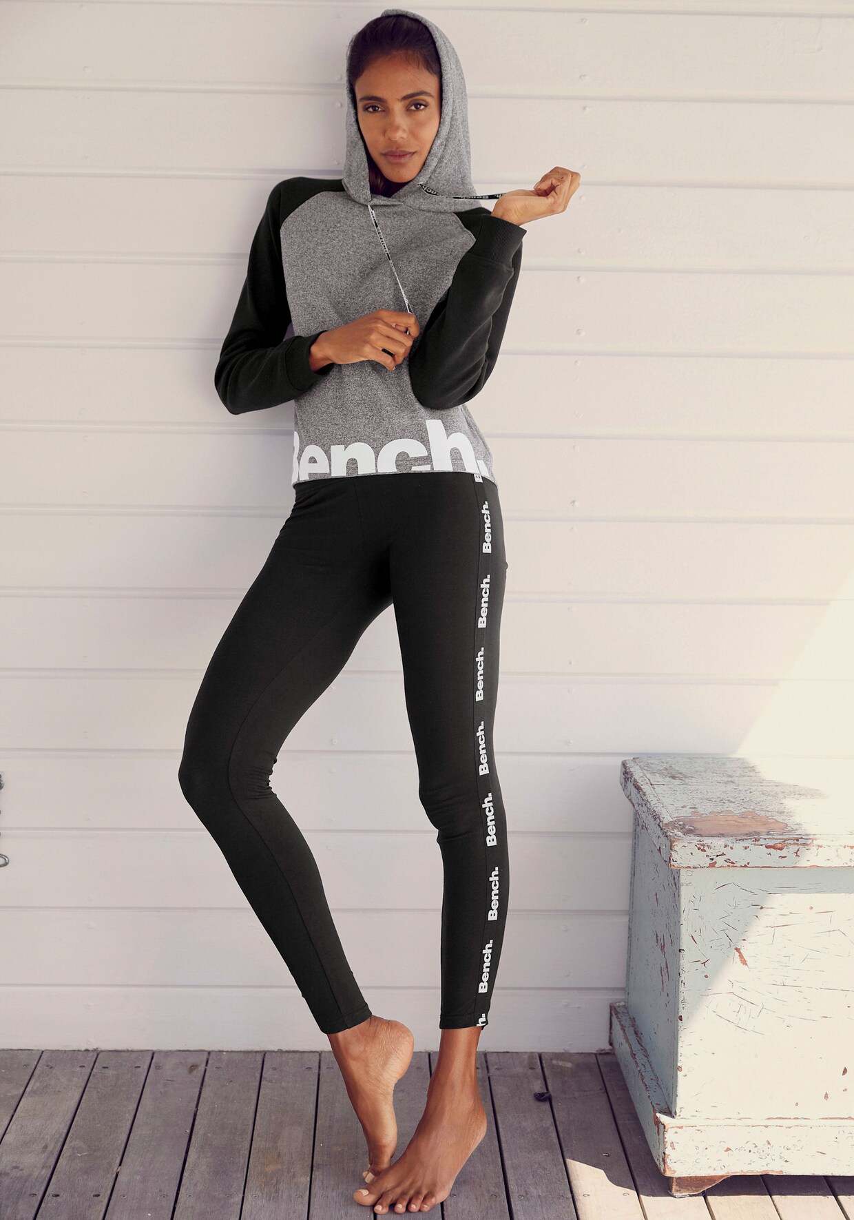 Bench. Kapuzensweatshirt - grau-schwarz
