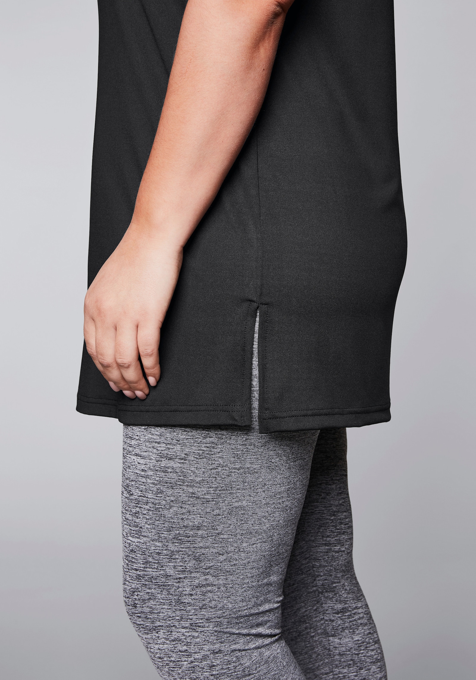 sheego Funktionsshirt in Longform - schwarz