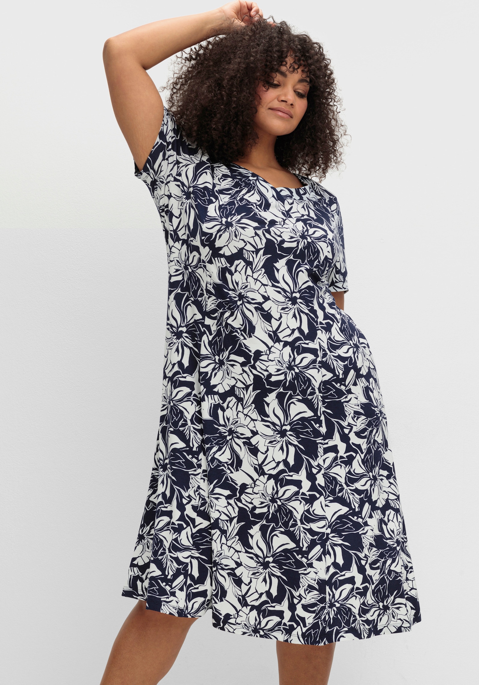 Jerseykleid in leicht ausgestellter Form - marine-ecru-bedruckt