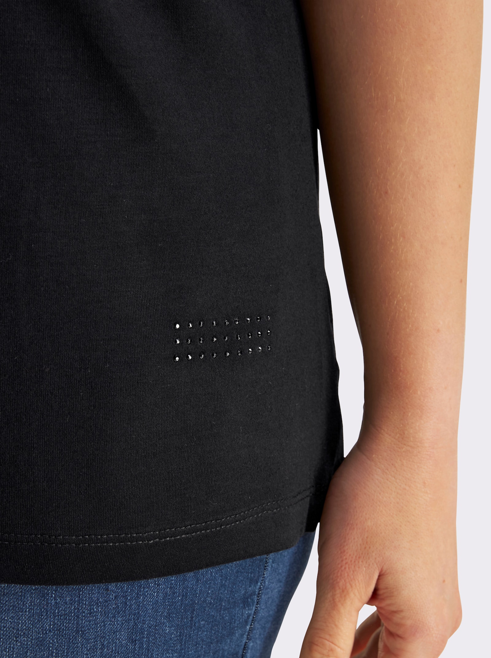 sheego Shirt met V-hals en strass-detail - zwart