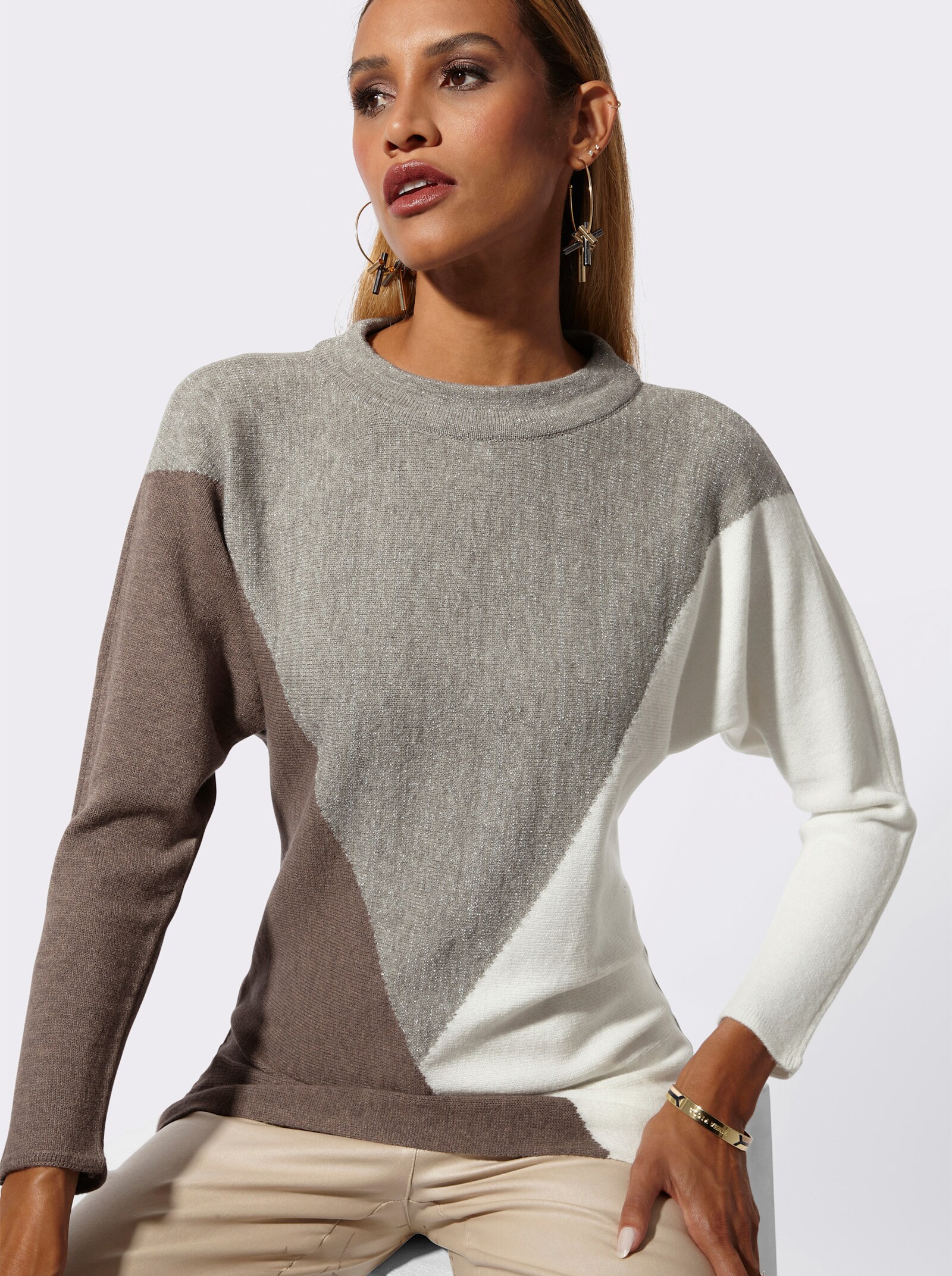 Fledermauspullover mit Glitzergarn-Partien - steingrau-ecru-gemustert