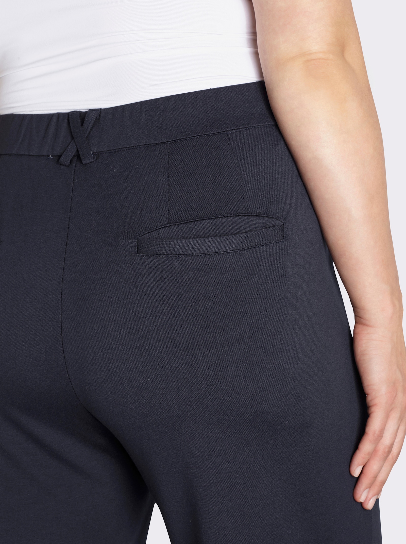 sheego Hose in gerader Beinform, mit Zierknöpfen - tiefblau