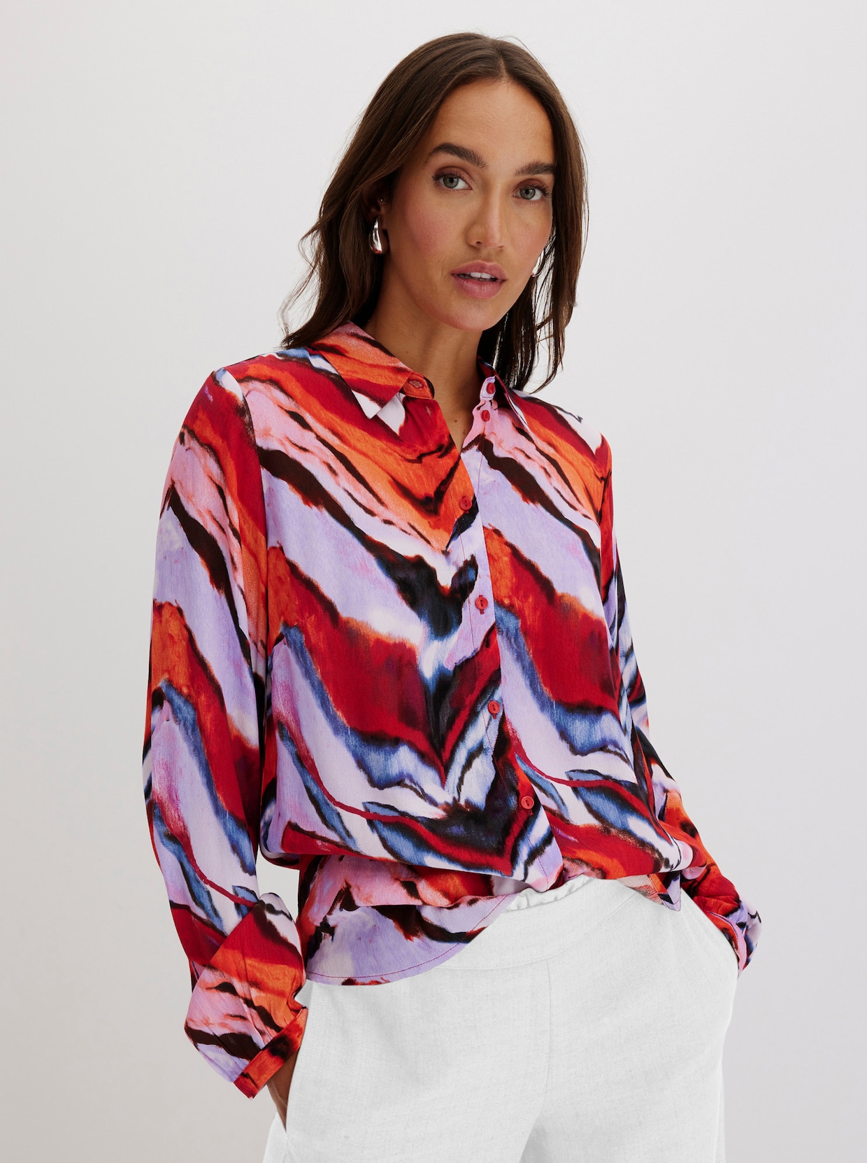 Hemdbluse im Druck-Dessin - erdbeere-rot-gemustert