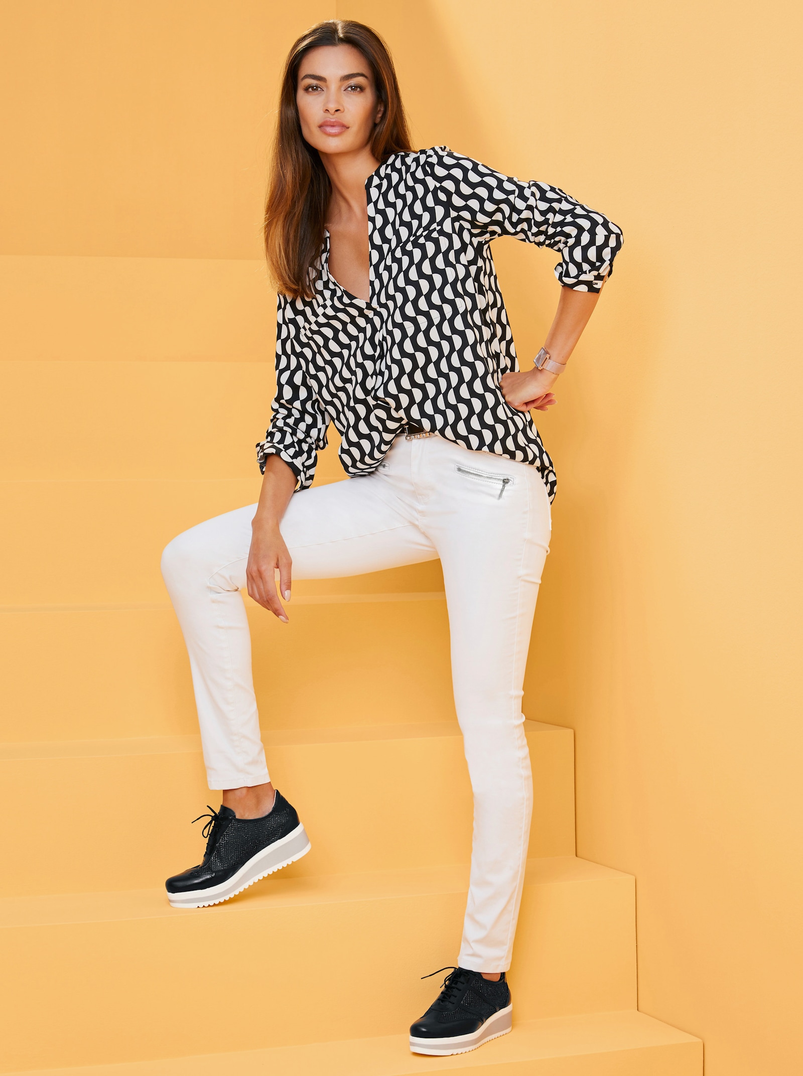 heine Schlupf-Bluse mit V-Ausschnitt - schwarz-ecru