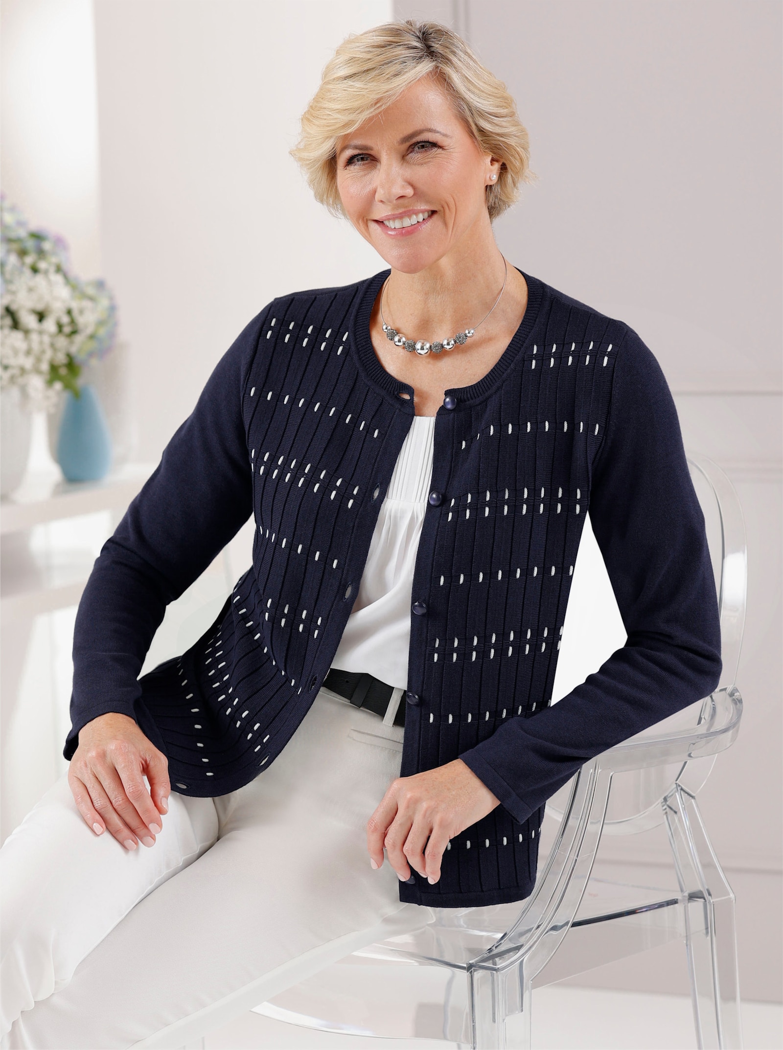 Strickjacke in dezentem Glanz - marine