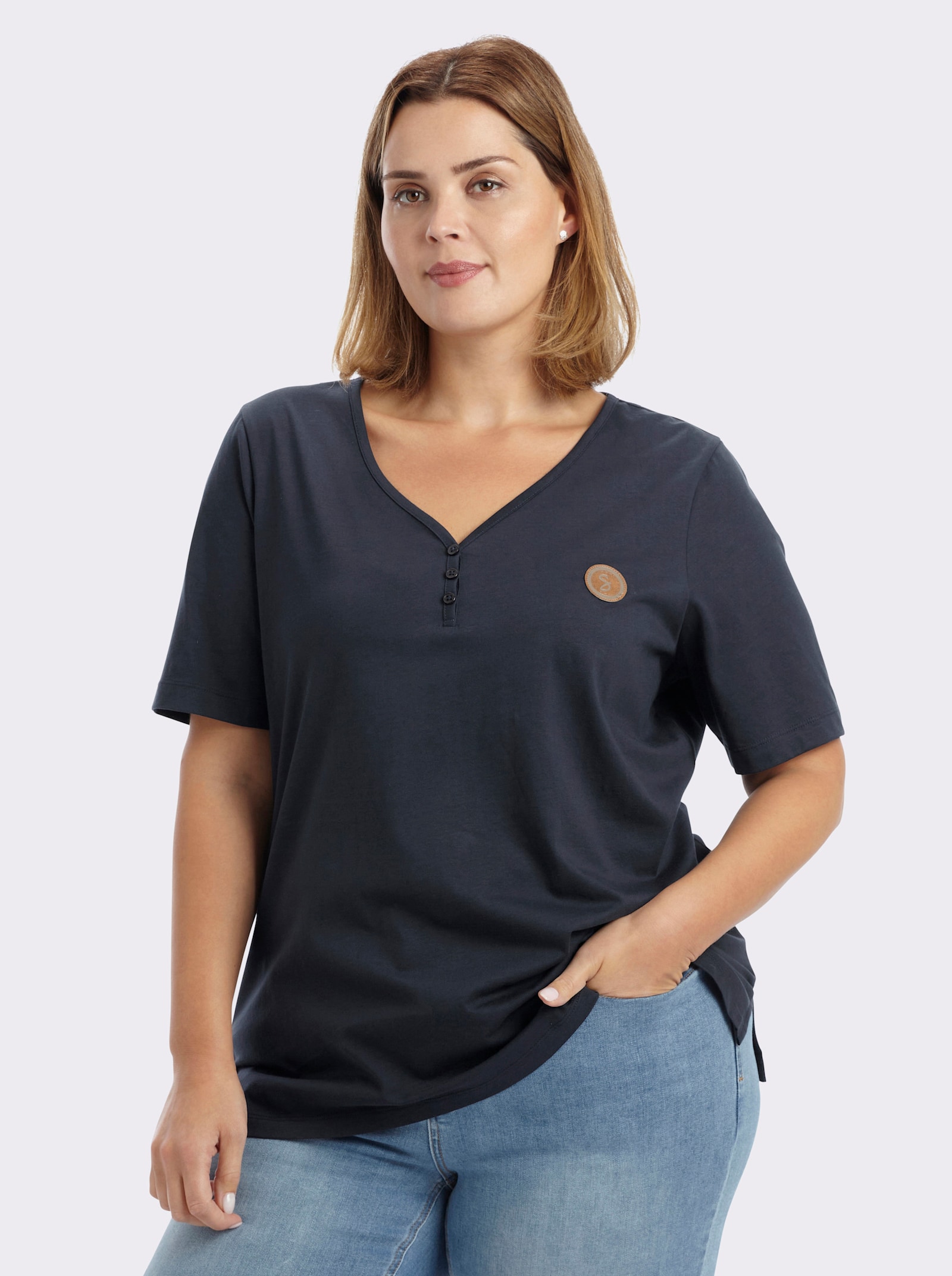 sheego Shirt met V-hals en korte sierknoopsluiting - diepblauw