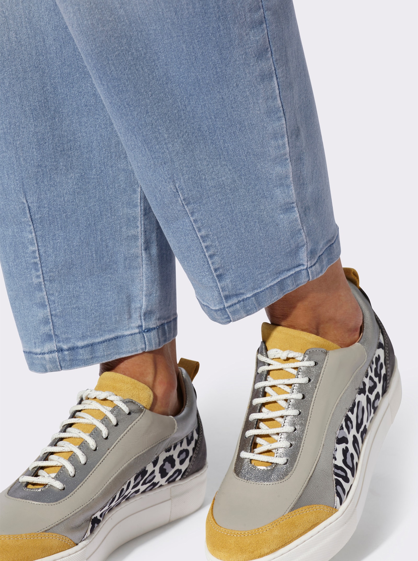 Jeans im Mom-Schnitt - blue-bleached