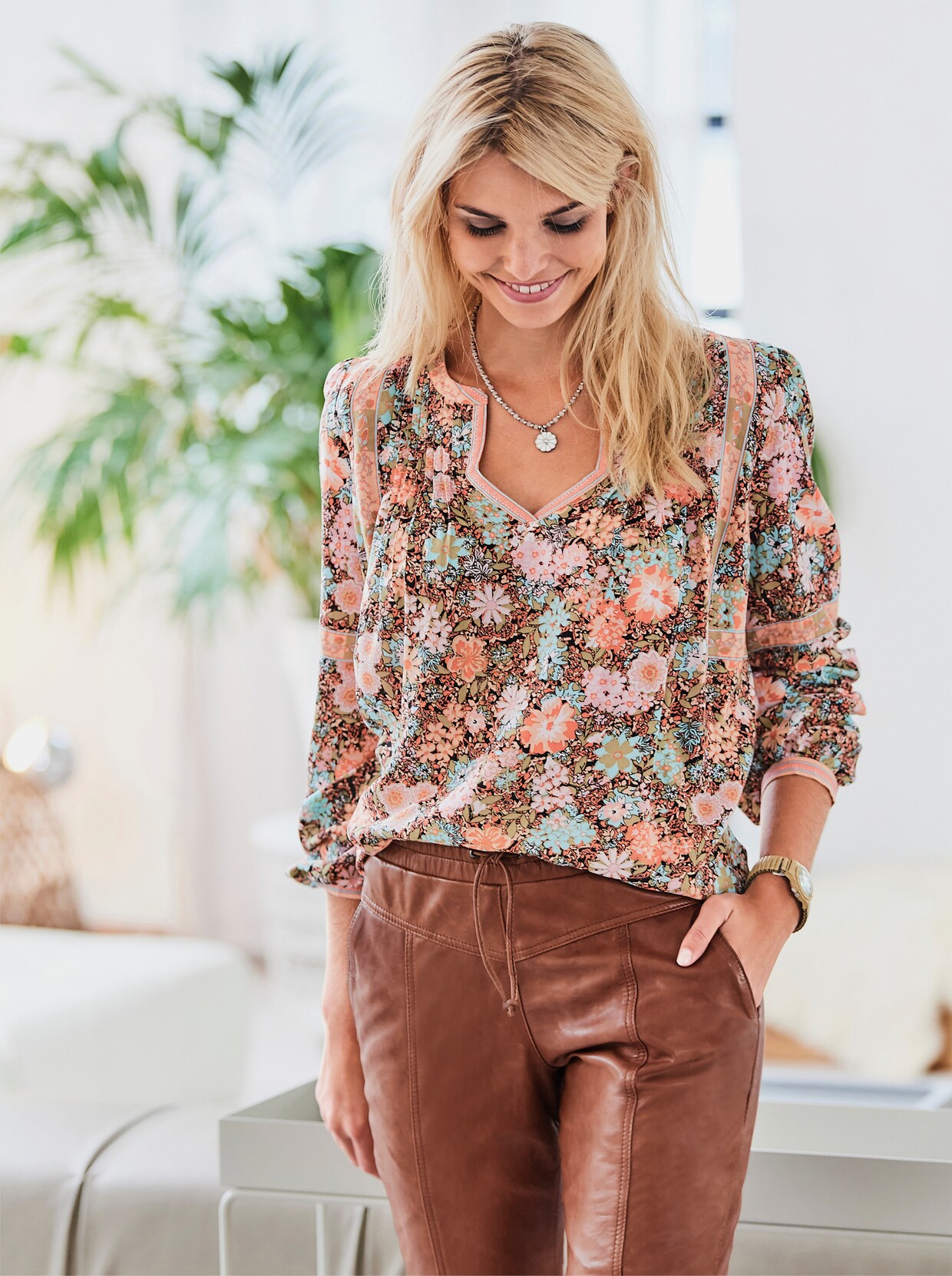 heine Druckbluse - schwarz-mandarine-bedruckt