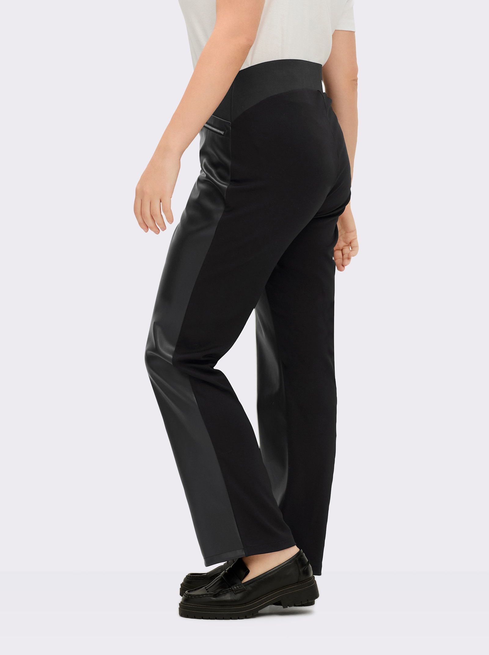 sheego Lederimitathose im Materialmix - schwarz